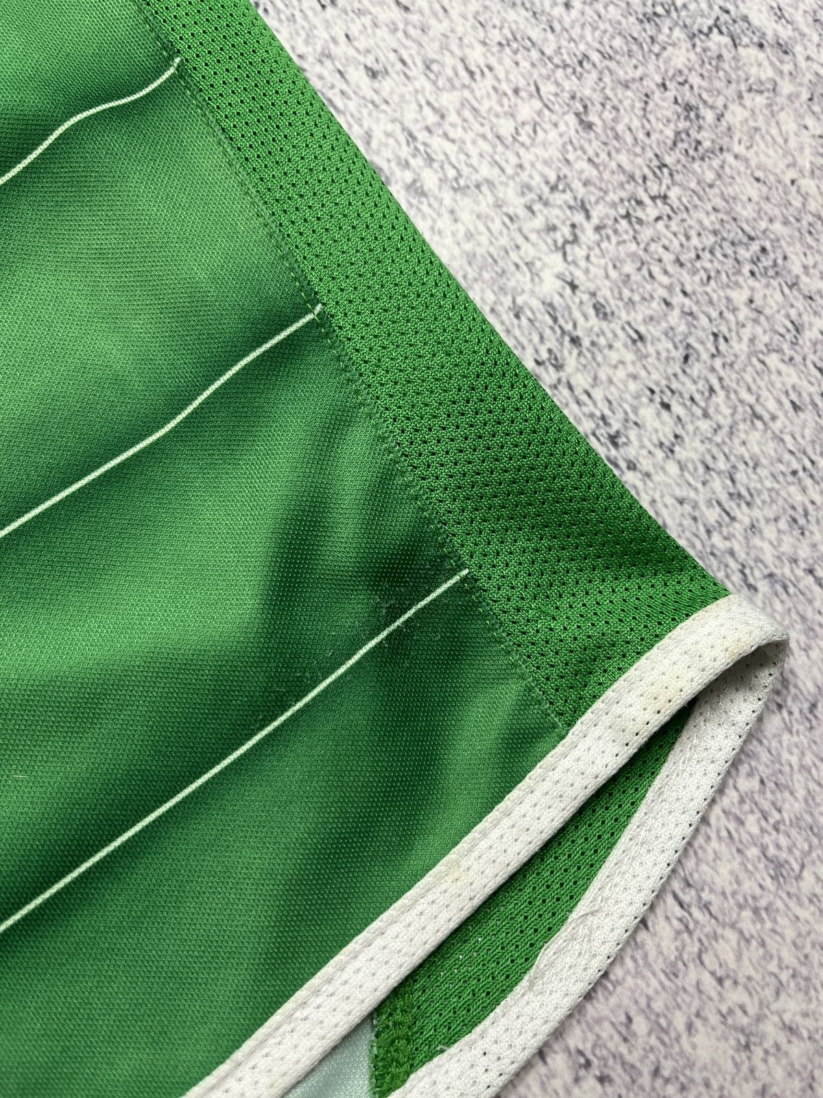 Umbro × Vintage Umbro Ireland 2003 National Home Football Soccer Jersey Duff Size US S / EU 44-46 / 1 - 9 Thumbnail