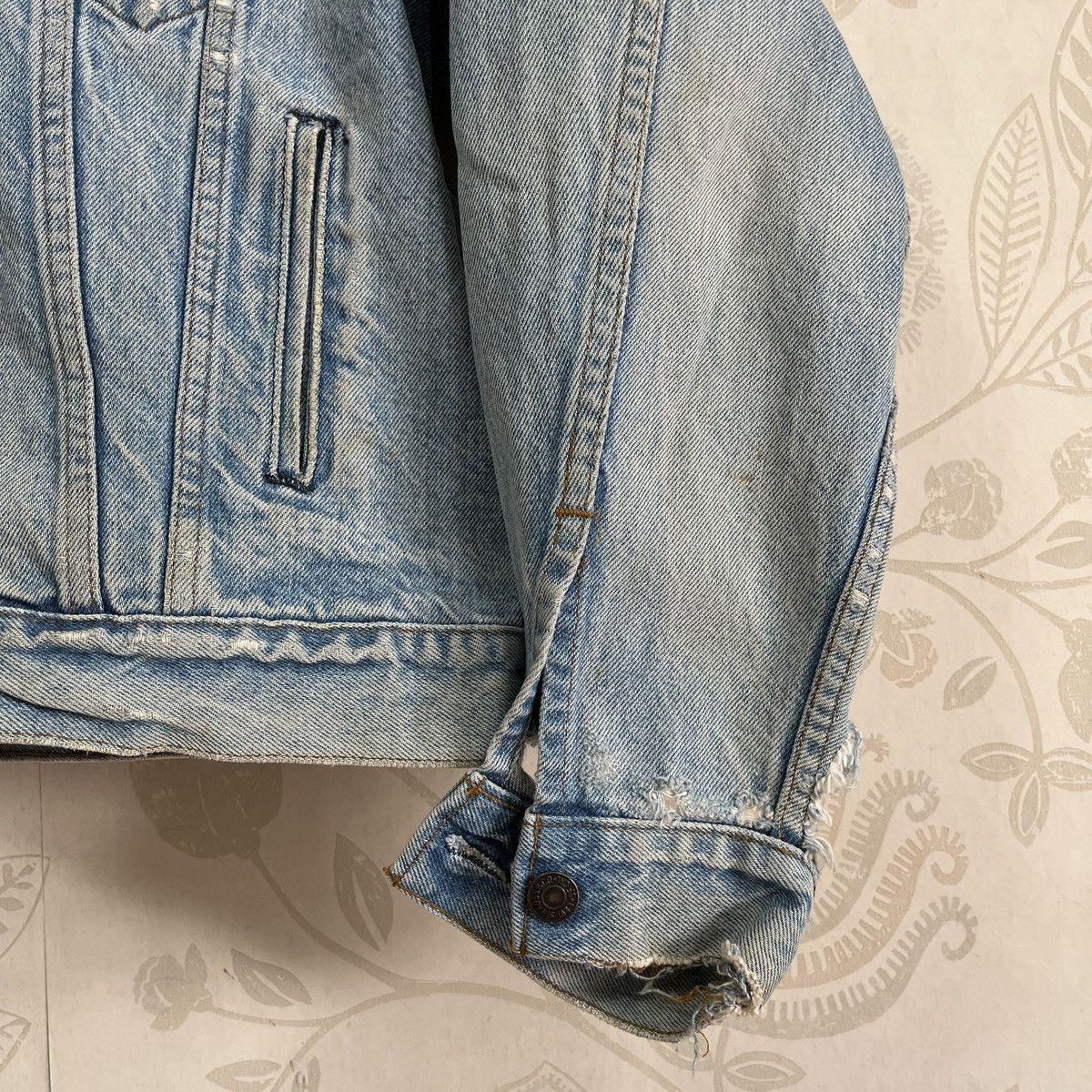Levi's × Levi's Vintage Clothing Distressed Levis Denim Trucker Jacket Made In USA Size US L / EU 52-54 / 3 - 8 Thumbnail
