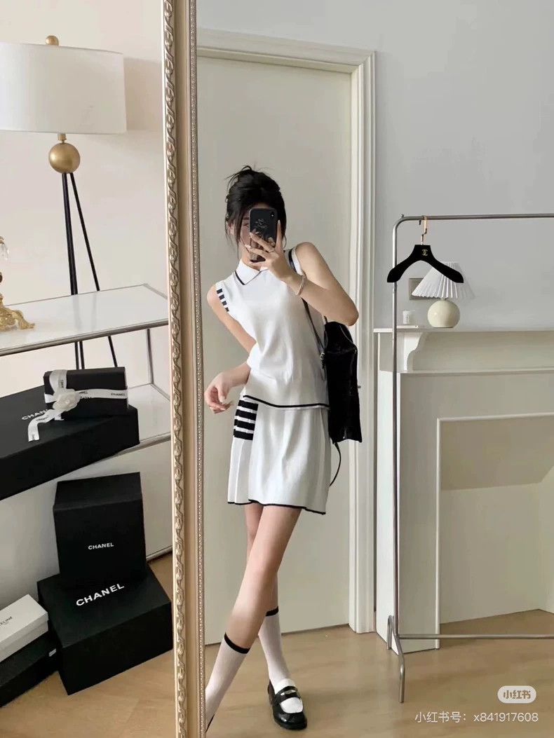 Thom Browne Thom Browne size40 Four stripe sleeveless polo vest Size S / US 4 / IT 40 - 1 Thumbnail