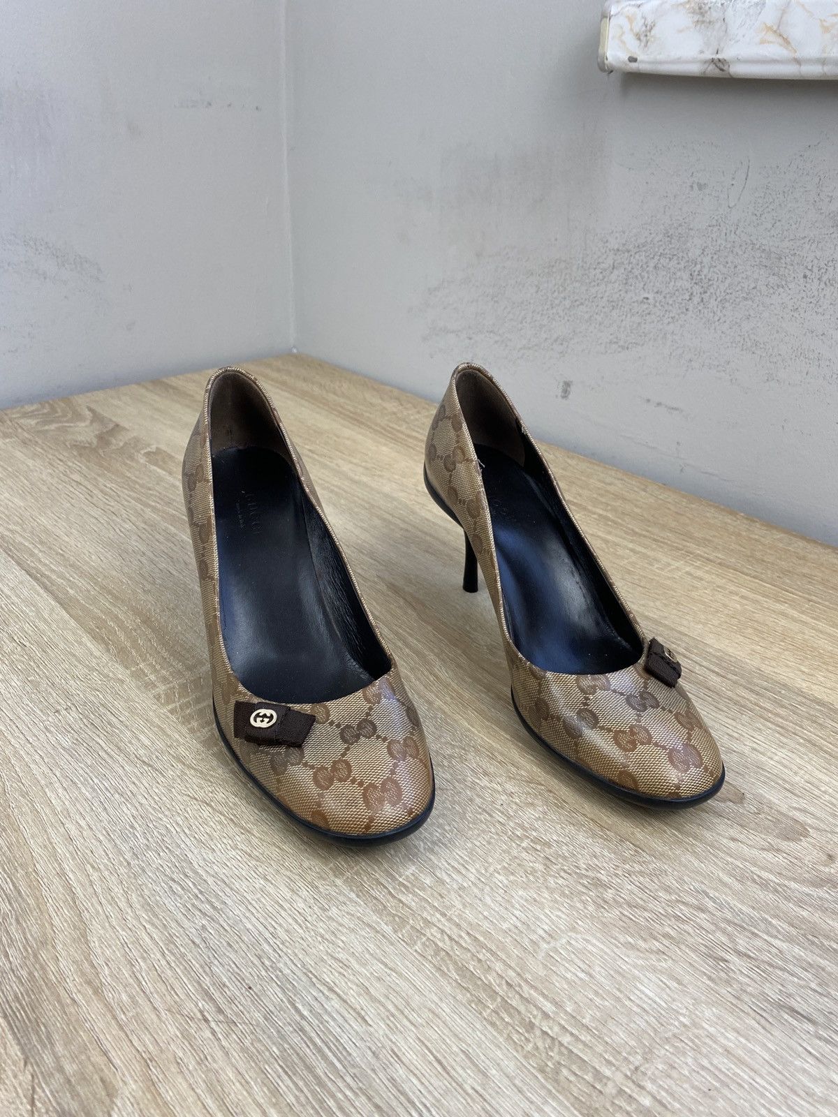 Gucci Gucci Vintage Y2K Beige GG Monogram Pumps Rare Retro Hype Size US 7 / IT 37 - 1 Thumbnail