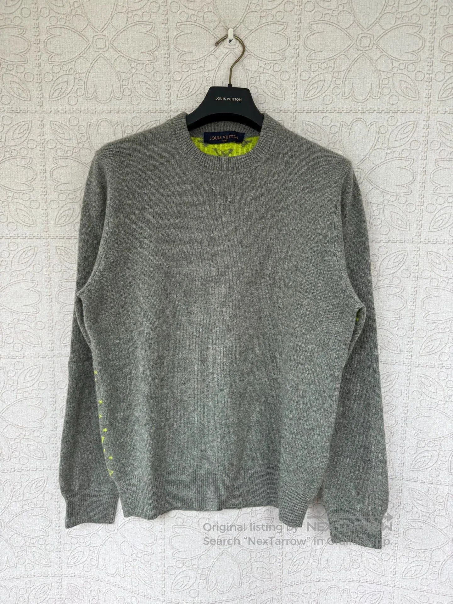 Louis Vuitton gray cashmere sweater with print design. Size US L / EU 52-54 / 3 - 1 Thumbnail