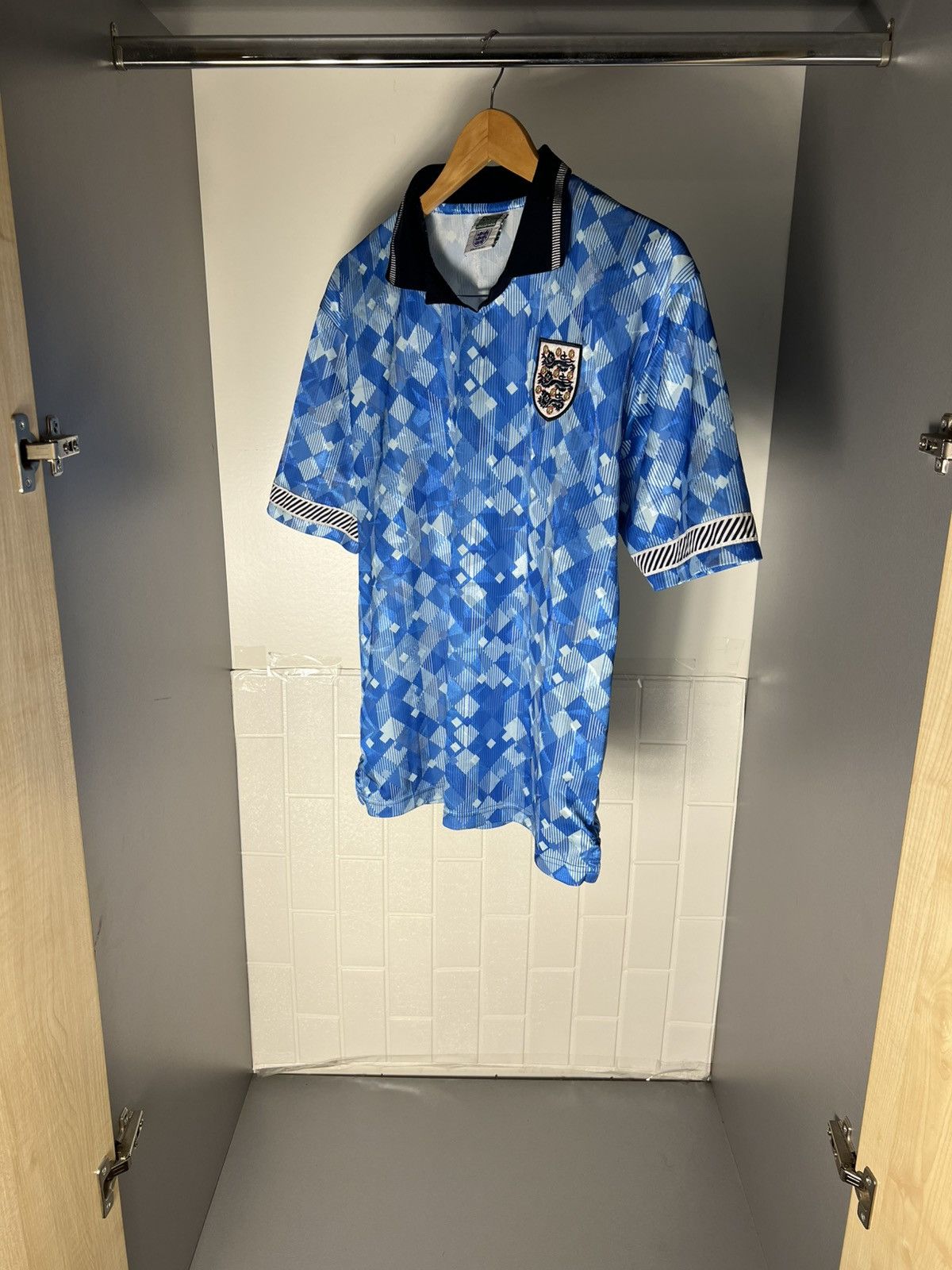 Vintage VERY RARE UMBRO ENGLAND RETRO SOCCER JERSEY MANCHESTER Y2K Size US L / EU 52-54 / 3 - 3 Thumbnail