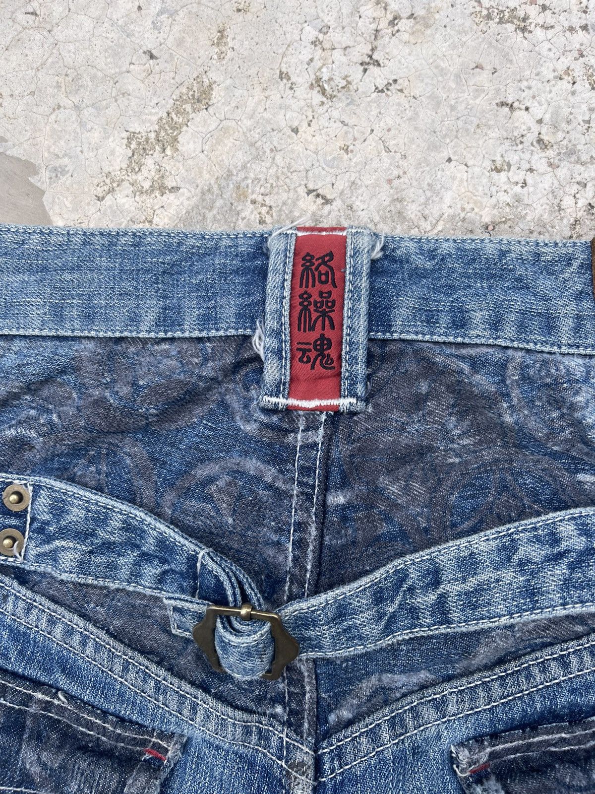 Karakuri Tamashii Karakuri Tamashii Japanese Embroidery Baggy Denim Jeans Size US 36 / EU 52 - 14 Thumbnail