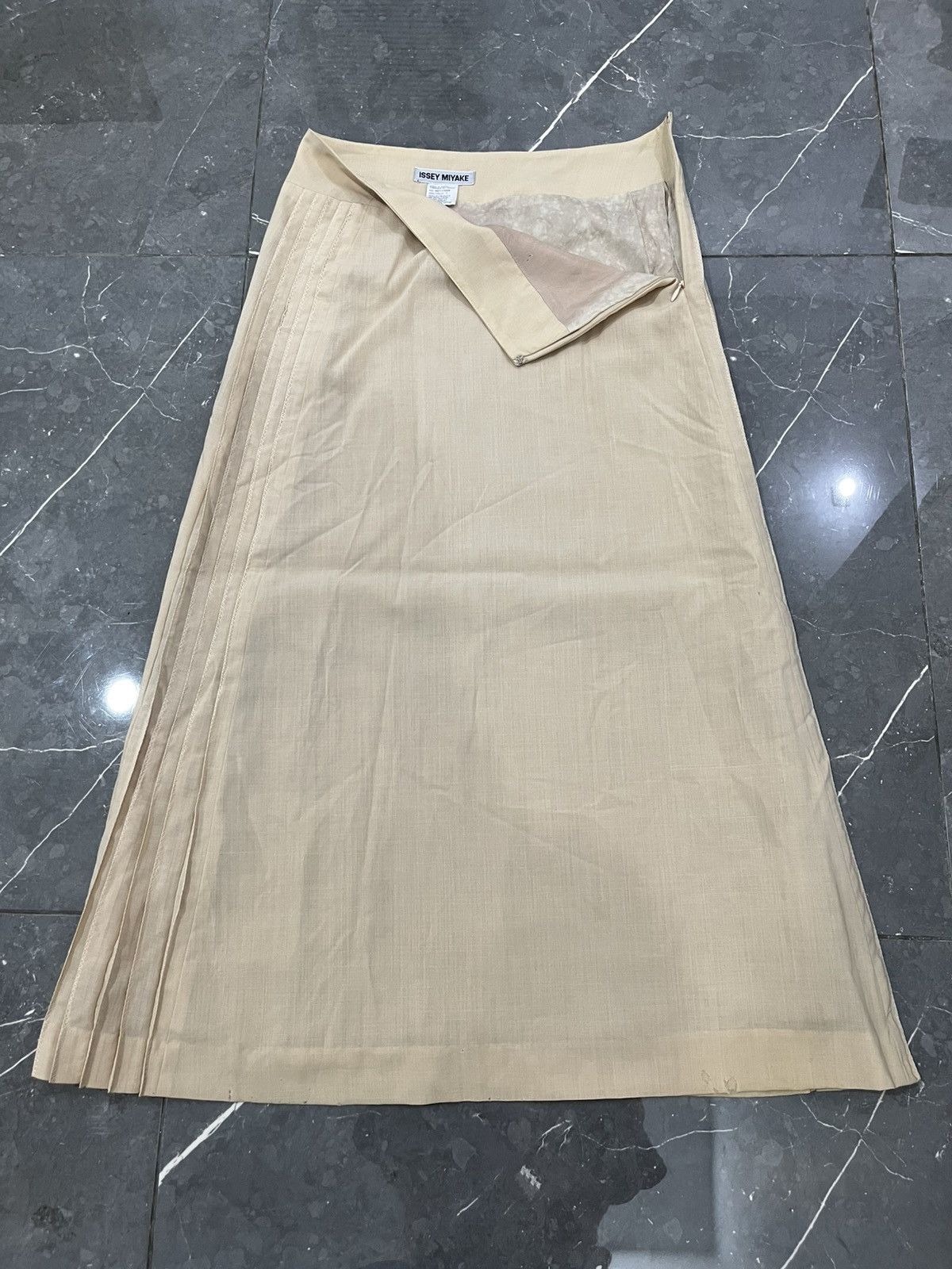 Issey Miyake VINTAGE ISSEY MIYAKE SKIRT ARCHIVE Size 27" / US 4 / IT 40 - 1 Thumbnail