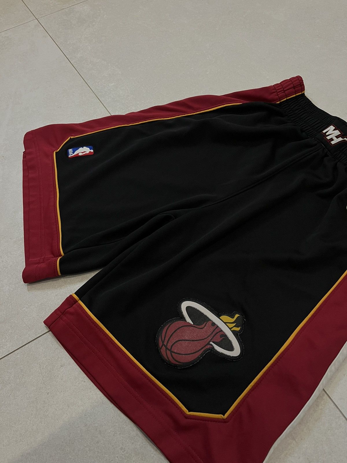 Adidas NBA MIAMI HEAT BASKETBALL SHORTS ADIDAS SIZE S ADULT BLACK Size US 32 / EU 48 - 5 Thumbnail