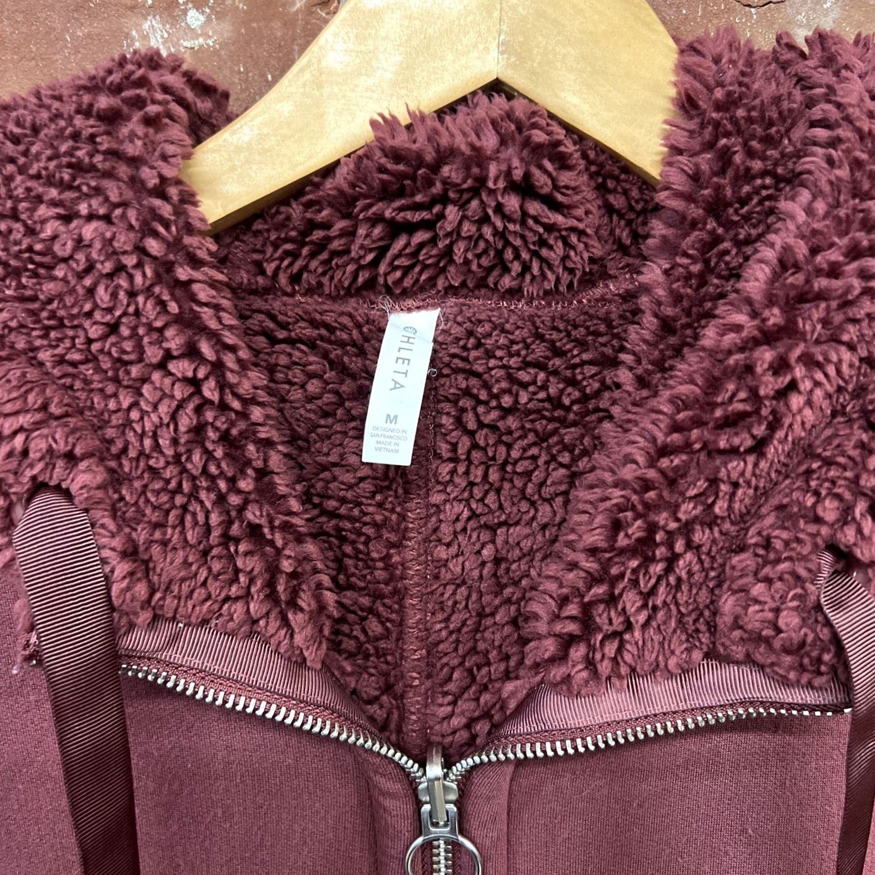 Athleta Athleta Reversible Sherpa Jacket Hoodie Red Medium M Short Zip Pockets Womens Activewear Casual Travel Workwear Size M / US 6-8 / IT 42-44 - 2 Thumbnail