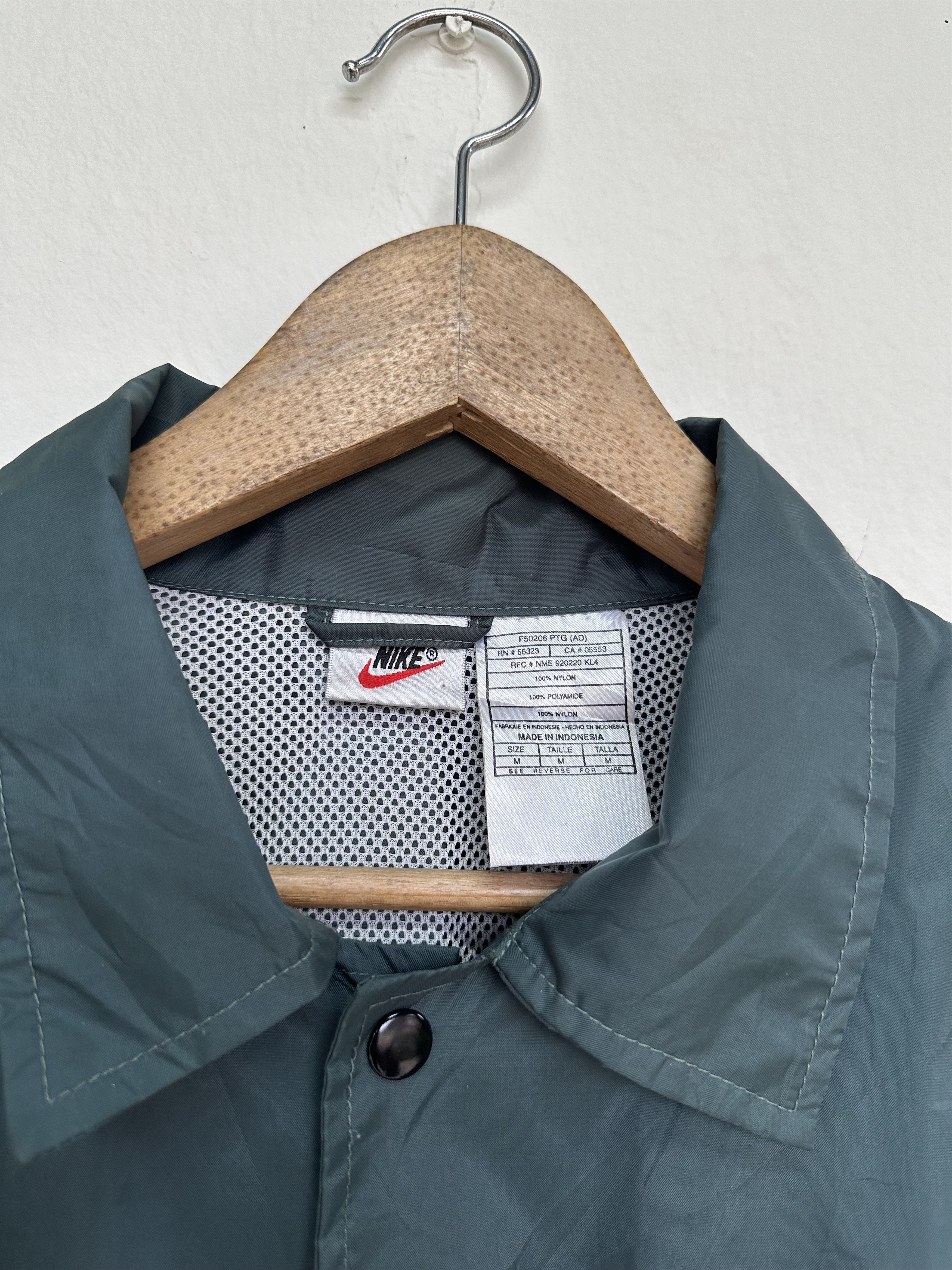 Nike Vintage 90s Nike Windbreaker SpellOut Light Jacket Size US L / EU 52-54 / 3 - 6 Thumbnail