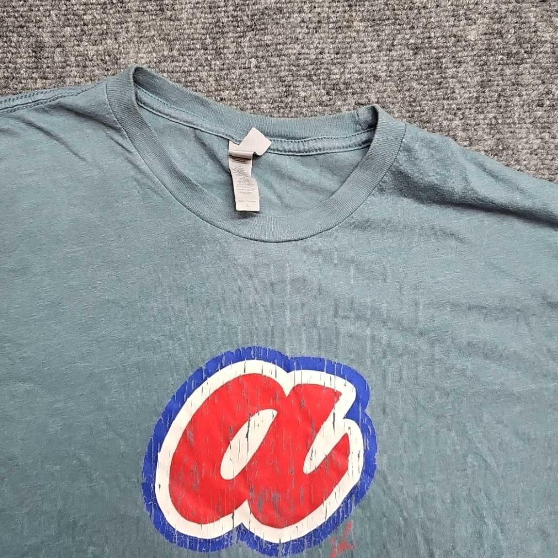 Vintage Atlanta Braves T-shirt Men Large Grayish Blue Logo Crew Neck Short Sleeve Distresses Size US L / EU 52-54 / 3 - 5 Thumbnail