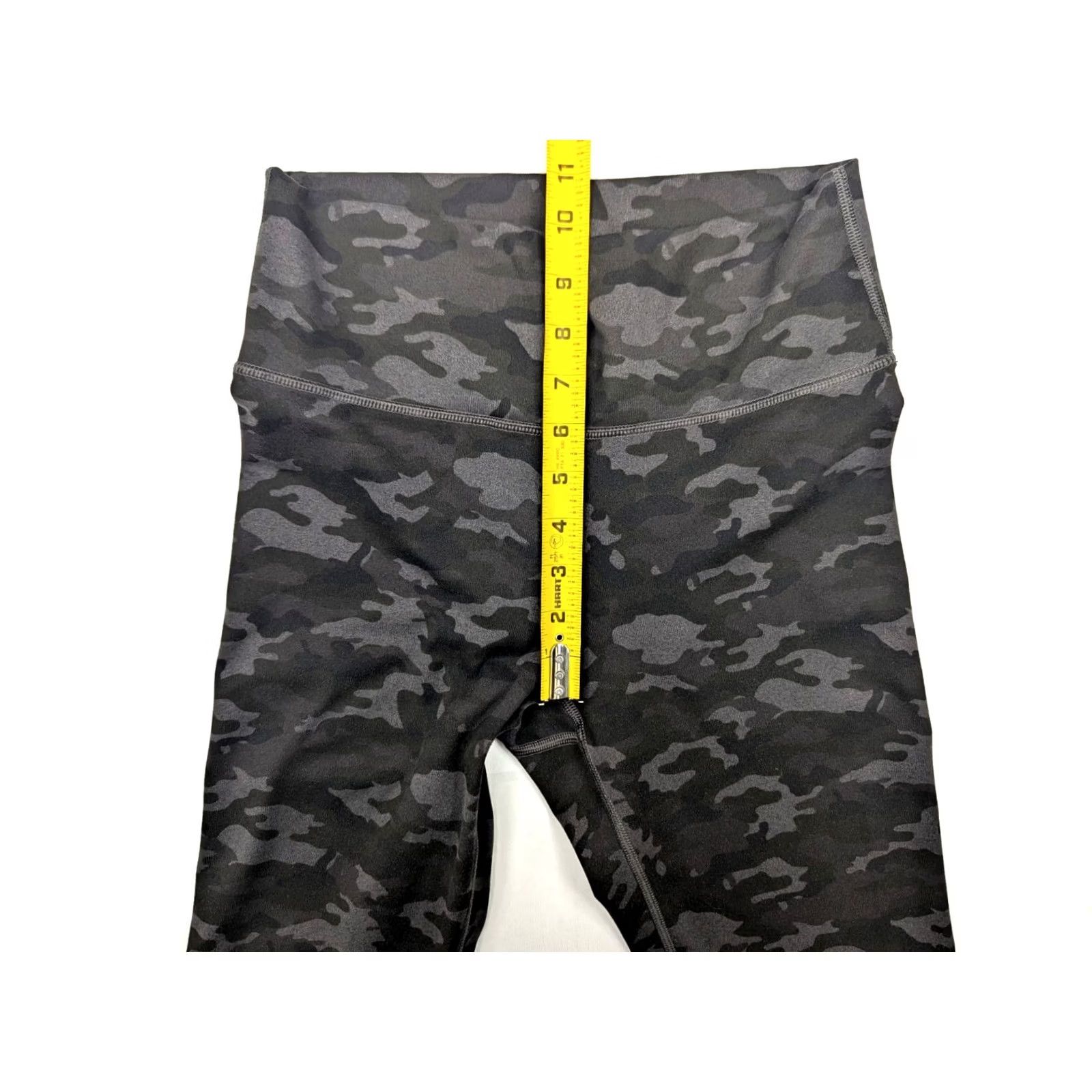 Fabletics Fabletics Leggings Camouflage Black Gray Women M Athletic Skinny Inseam 22 Compression Activewear CrossFit Running Athleisure Shorts? Size 32" / US 10 / IT 46 - 4 Thumbnail