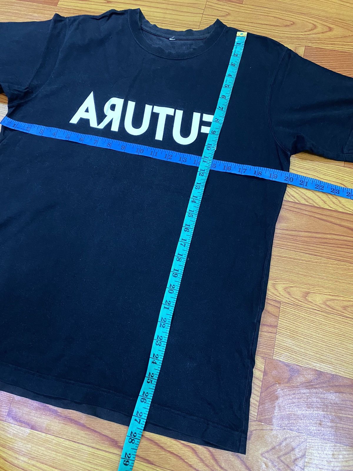 Futura × Japanese Brand Futura Spell Out x Uniqlo Tee Size US M / EU 48-50 / 2 - 9 Thumbnail
