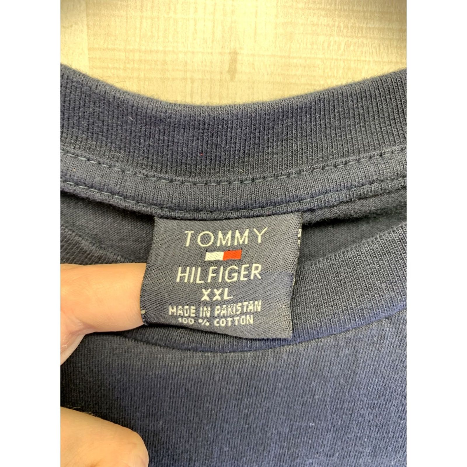 Tommy Hilfiger VINTAGE Tommy Hilfiger Shirt Womens 2XL Blue Cotton Logo Crew Neck Short Sleeve T-Shirt Modern Casual 90s Designer Theme Mens Womens Size XXL / US 16-18 / IT 52-54 - 4 Thumbnail