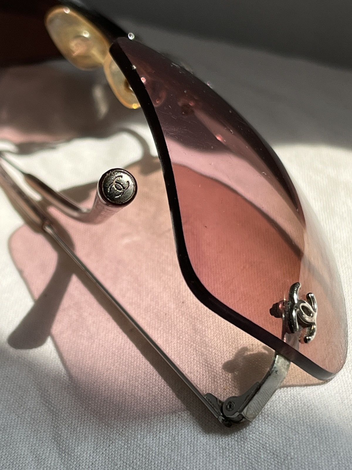 Chanel Chanel Sunglasses 4017 CC Rhinestone Logo Rimless Vintage Size ONE SIZE - 3 Thumbnail