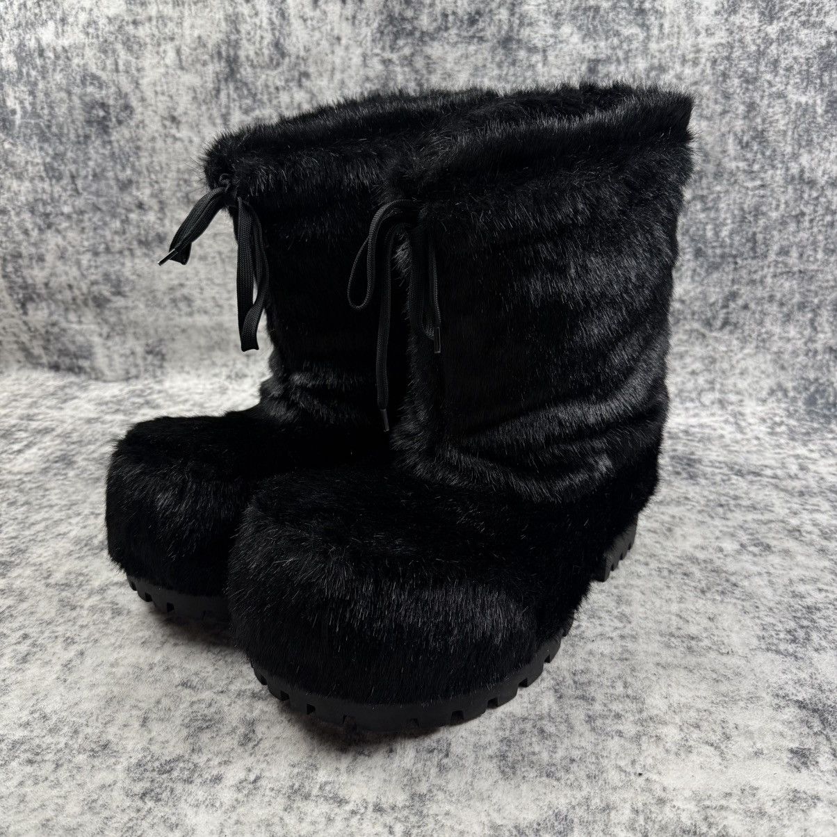 Balenciaga Balenciaga Alaska Furry Ski ‘Black’ Boots Size US 11.5 / EU 44-45 - 1 Thumbnail