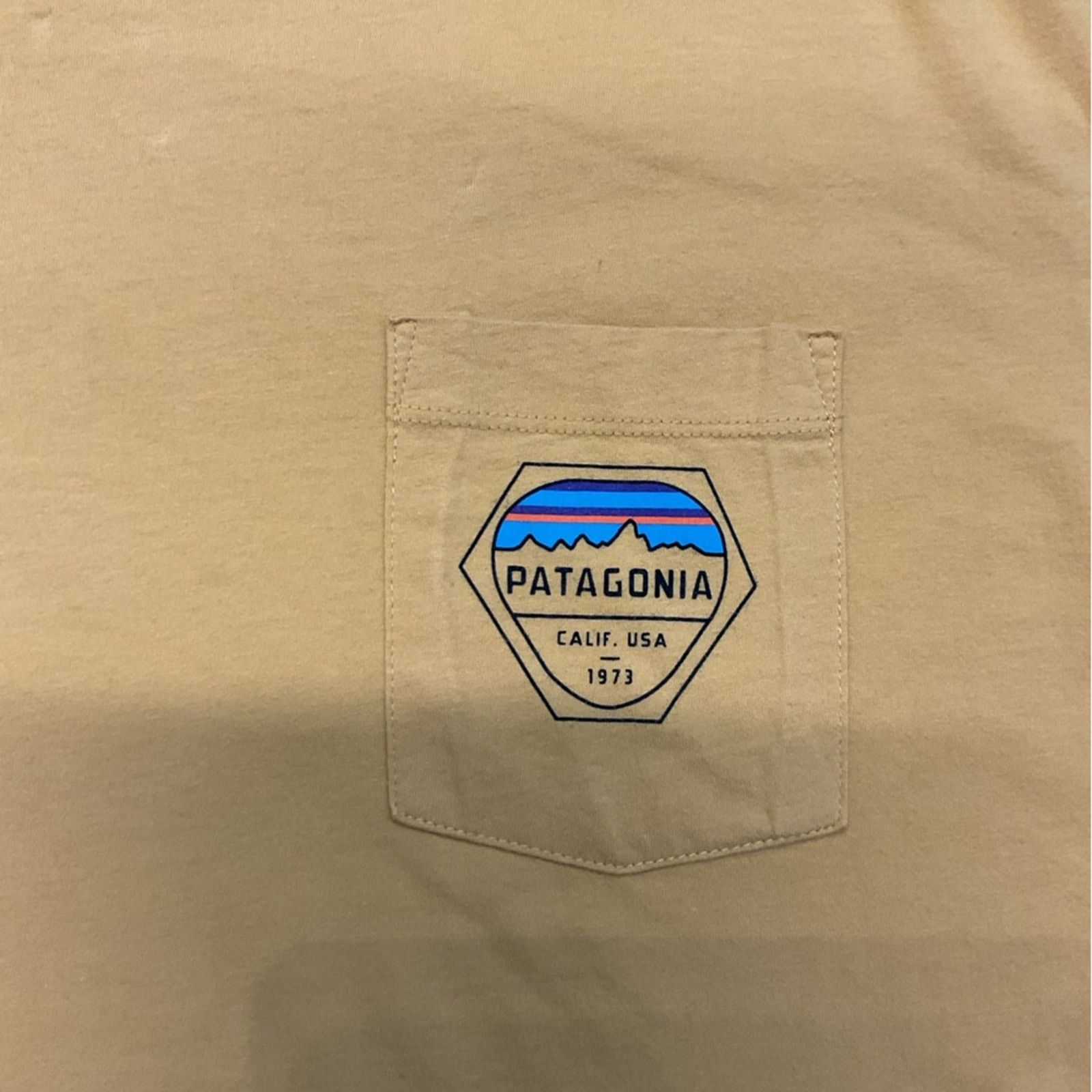 Patagonia Patagonia Yellow Side Pocket T-Shirt Size US L / EU 52-54 / 3 - 6 Thumbnail