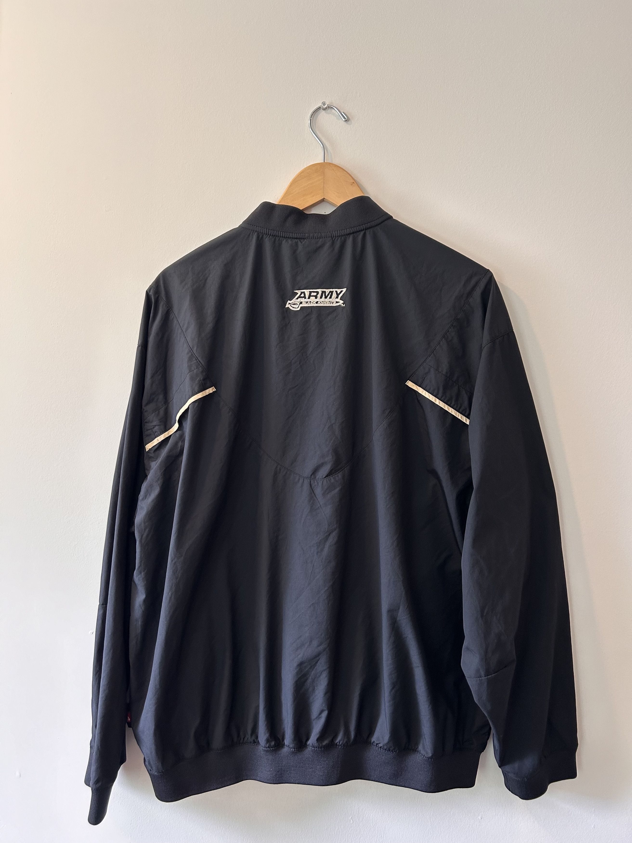 NCAA × Nike Army University Football Nike Windbreaker Size US L / EU 52-54 / 3 - 5 Thumbnail