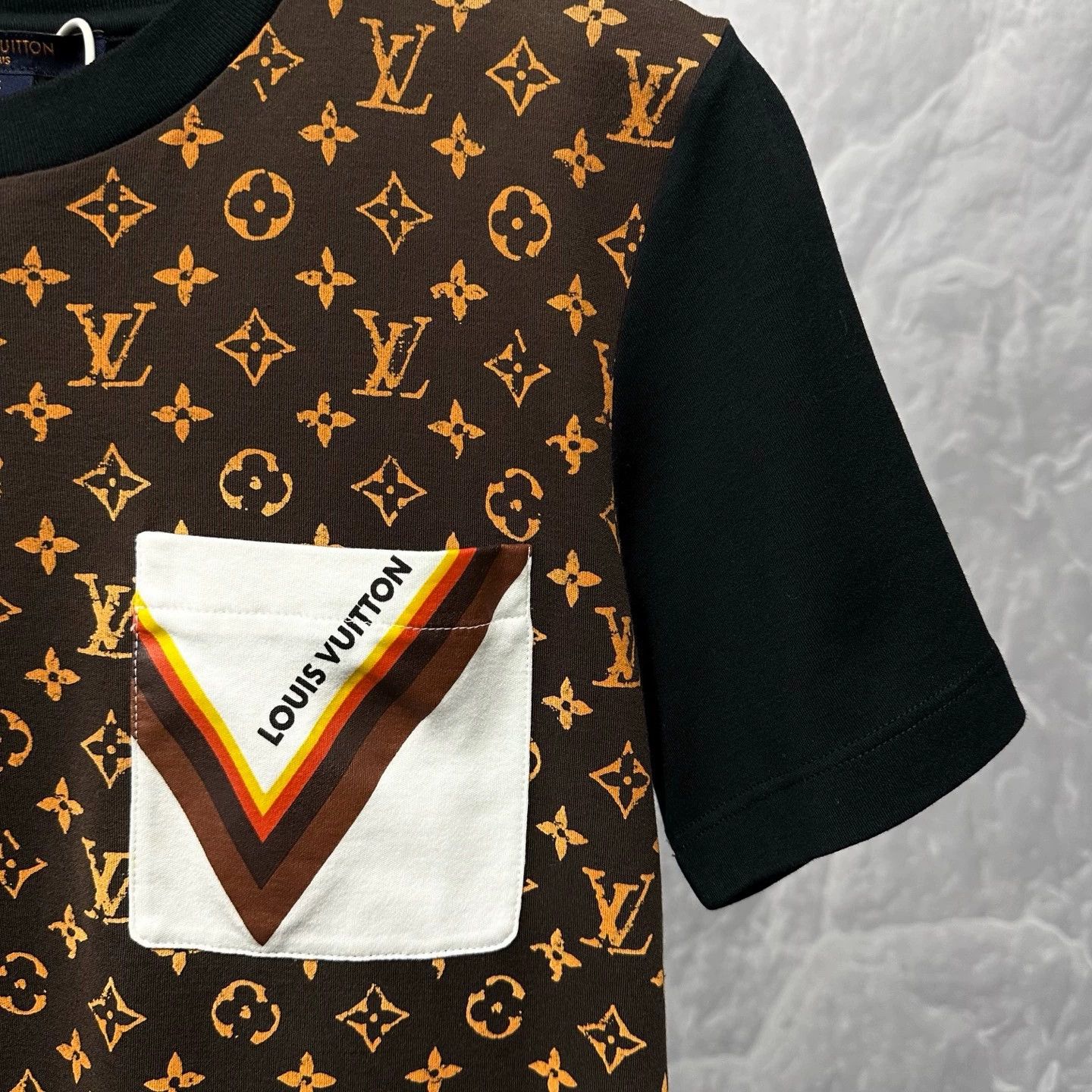 Louis Vuitton louis vuitton pocket logo printed t-shirt Size US S / EU 44-46 / 1 - 4 Thumbnail