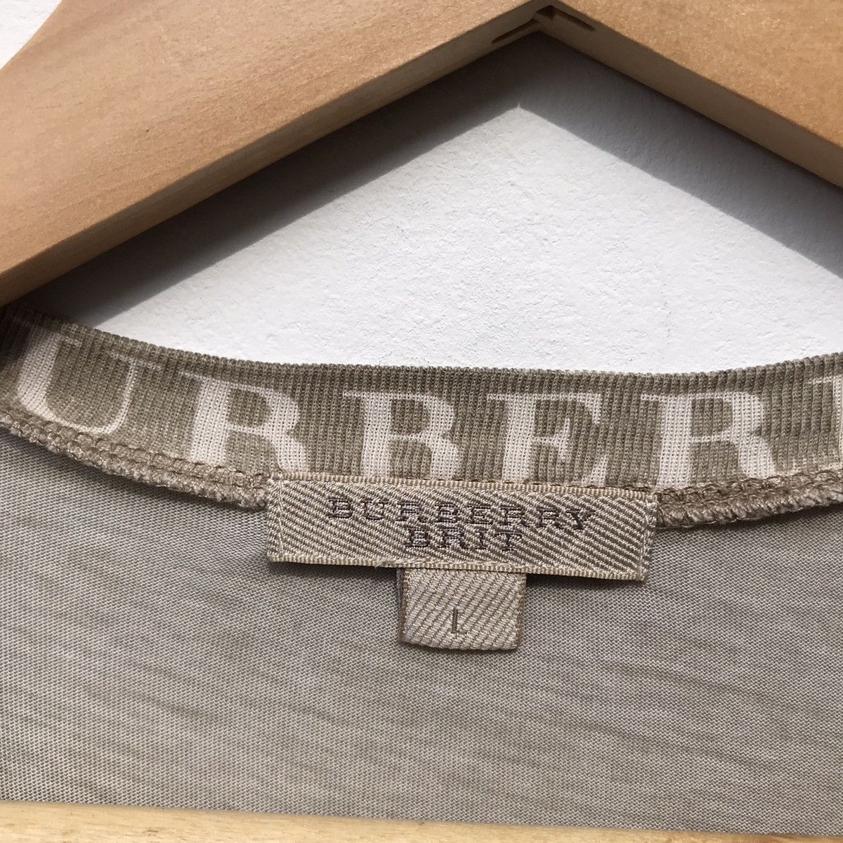 Burberry Burberry Brit Tee Spellout Burberry Brit Luxury Size US L / EU 52-54 / 3 - 11 Thumbnail