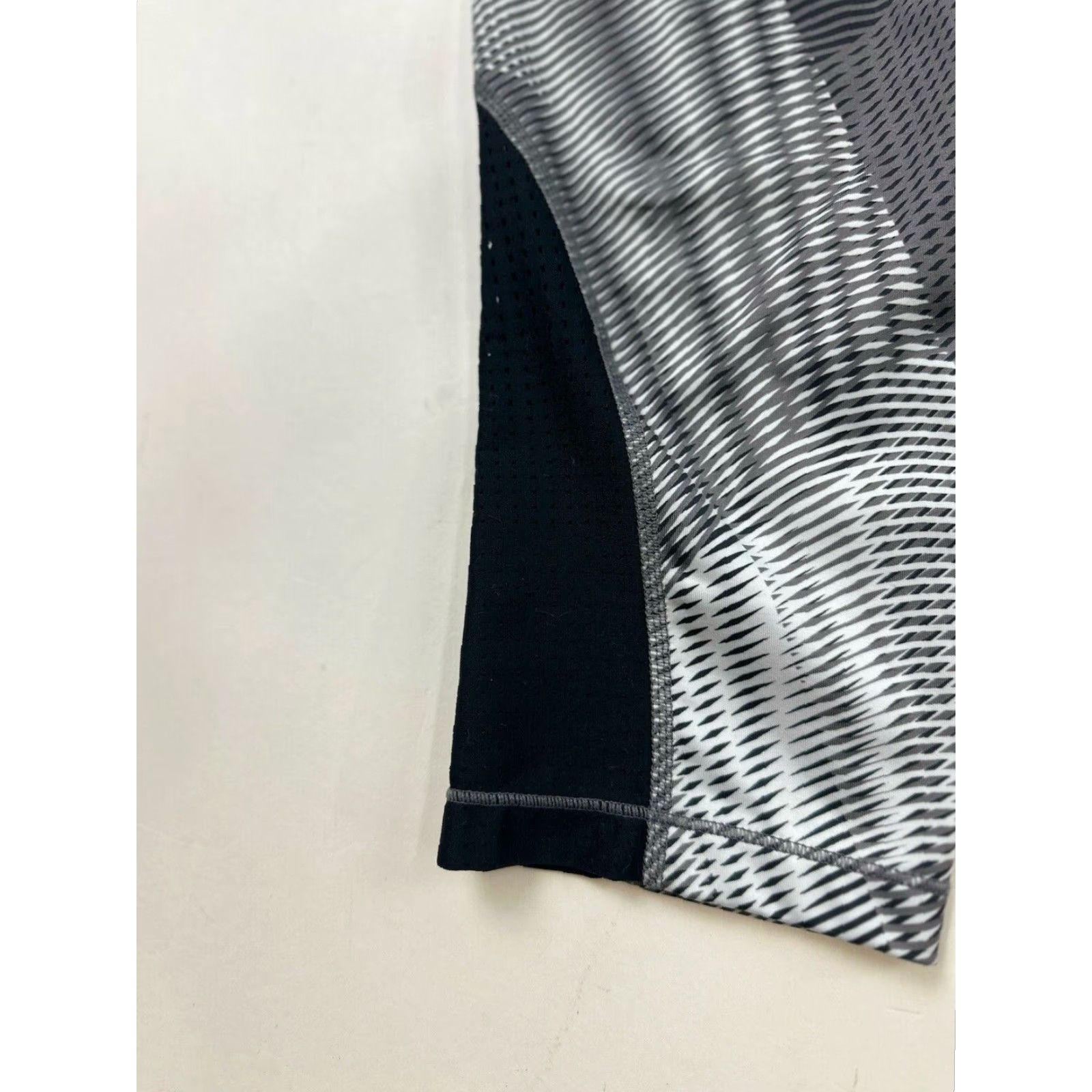 Nike Nike Pro Leggings Women’s Small Capri Cropped Hypercool Size 28" / US 6 / IT 42 - 4 Thumbnail