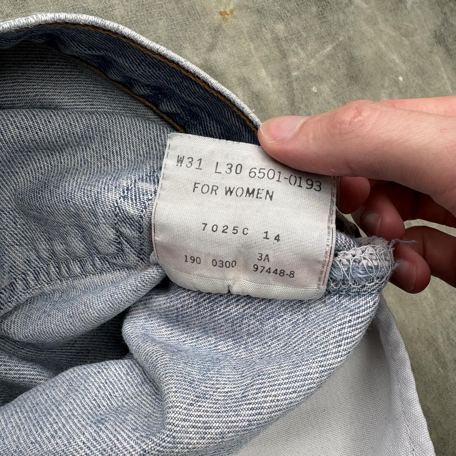 Levi's Vintage 90s Y2K 501 Levi’s Button Fly Denim Blue Jeans 31x30 Size 31" - 4 Thumbnail