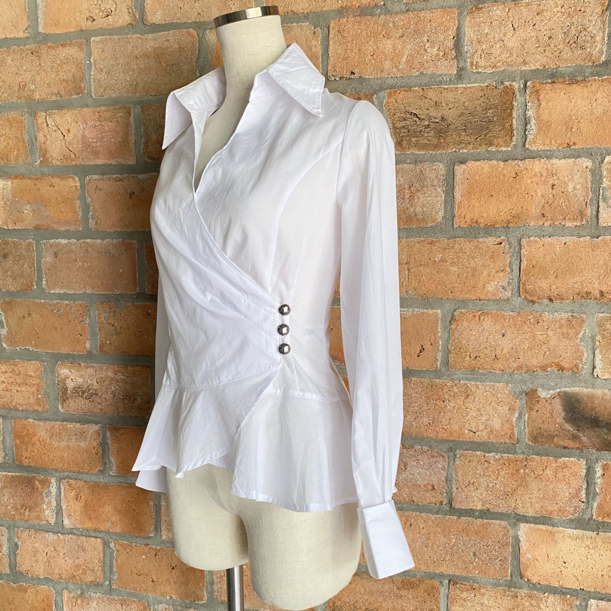 Japanese Brand RyuRyu Y2K Punk White Lace-Up Wrap Blouse with Peplum Hem Size M / US 6-8 / IT 42-44 - 2 Thumbnail