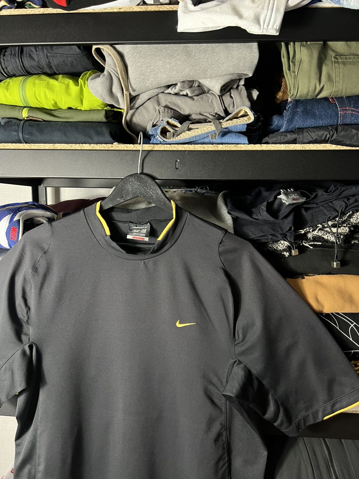 Nike 🔥 Vintage Nike Golf Dri-Fit Tee Shirt — Black/Yellow Size L Size US L / EU 52-54 / 3 - 2 Thumbnail