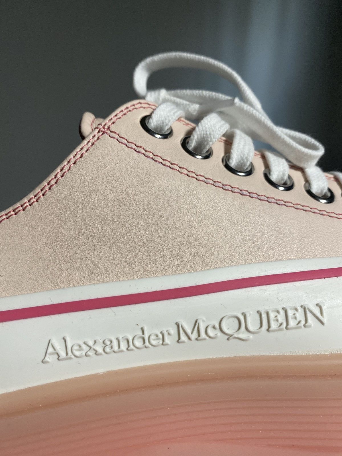 Alexander McQueen Alexander McQueen Tread Slick Low Top Sneakers 39 Size US 9 / IT 39 - 9 Thumbnail