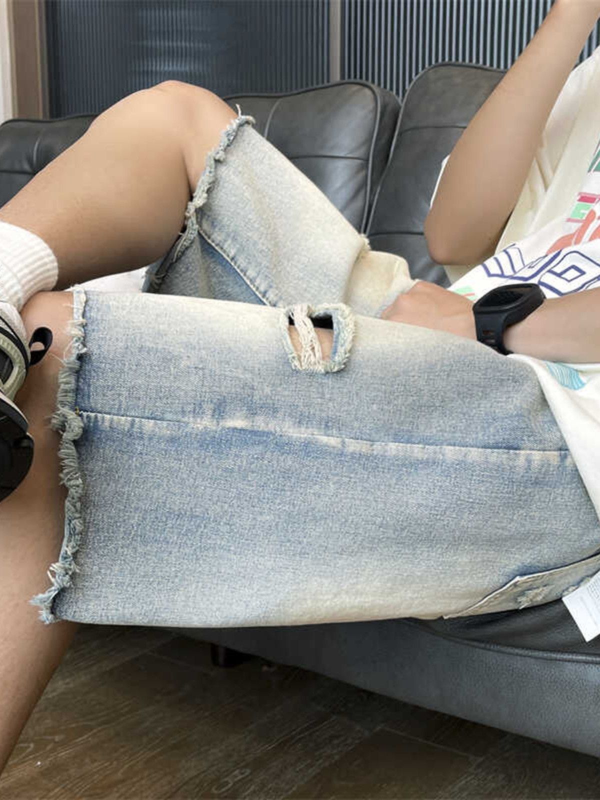 Retro loose distressed washed denim shorts