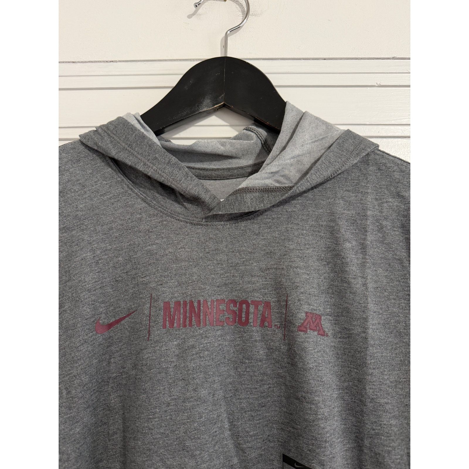 Nike NWT Minnesota Gophers Nike Hoodie T-Shirt Men's Sz S Size US S / EU 44-46 / 1 - 2 Thumbnail