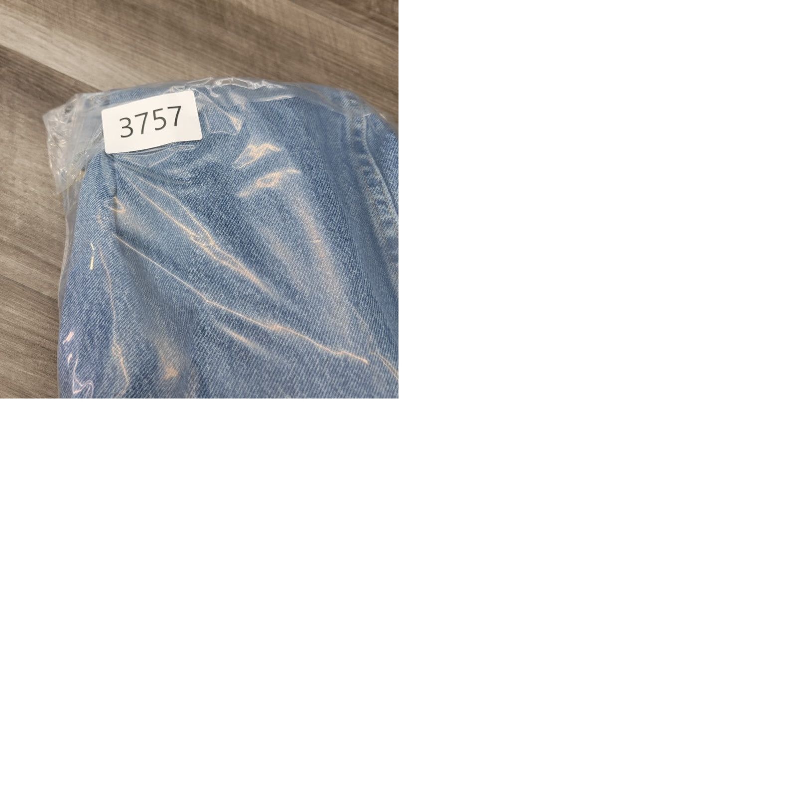 Wrangler Wrangler Jeans Mens 40x30 light Wash Regular Fit Straight 96501MR vintage Wrangler Jeans Mens 40x30 light Wash Regular Fit Straight 96501MR vintage Size US 40 / EU 56 - 9 Thumbnail