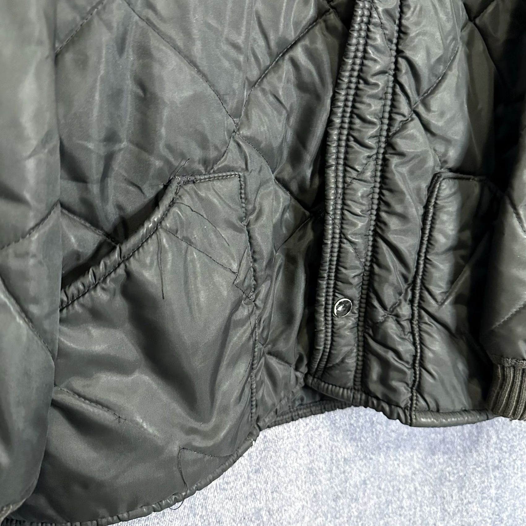 Vintage VINTAGE OshKosh B'gosh Jacket Mens Windbreaker Full Zip Collared Quilted Black L Distressed Mid-Length Size US L / EU 52-54 / 3 - 7 Thumbnail