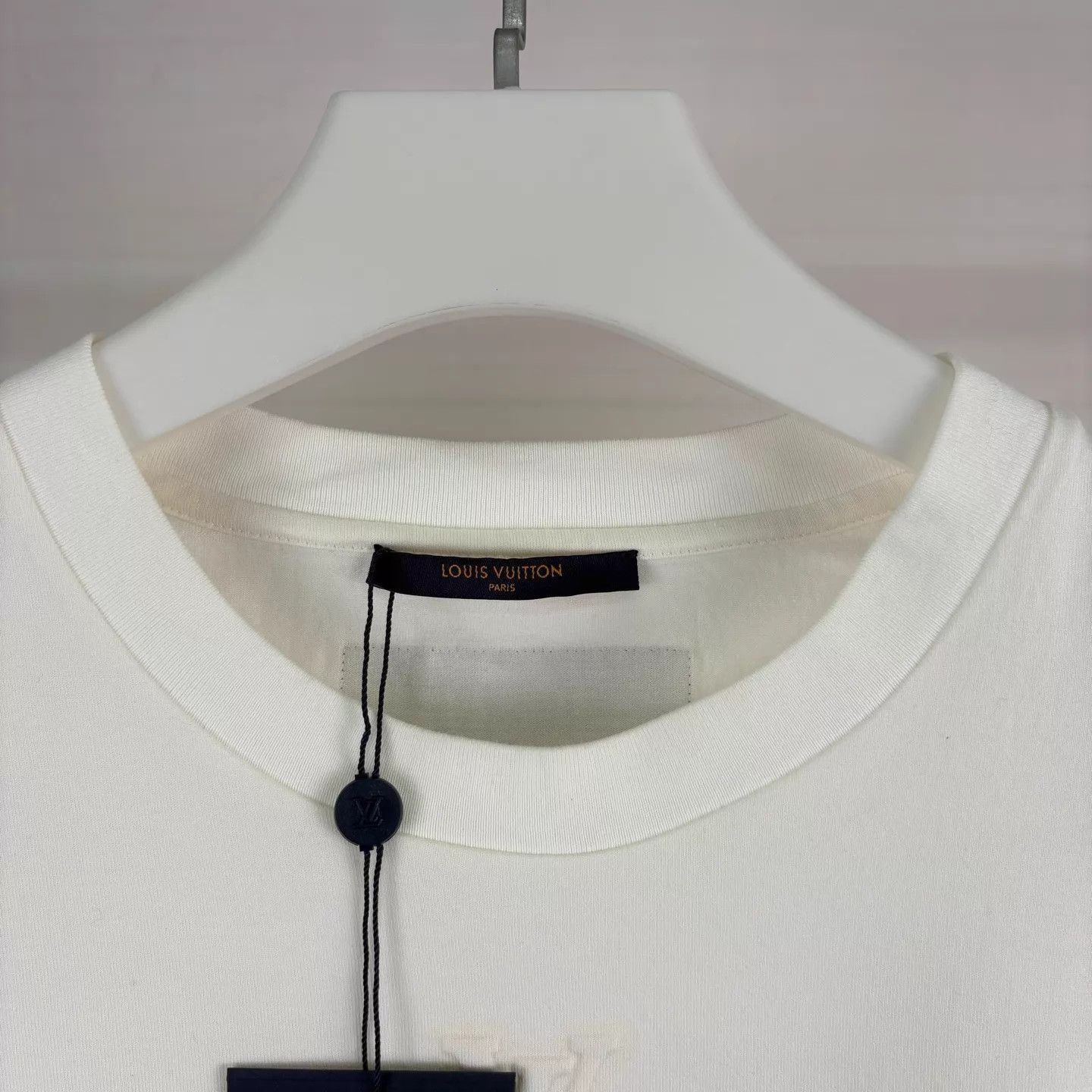 Louis Vuitton LV White Embossed Logo Short Sleeve Tee 100% Cotton Italy 5L Size 4XL / US 24-26 - 3 Thumbnail