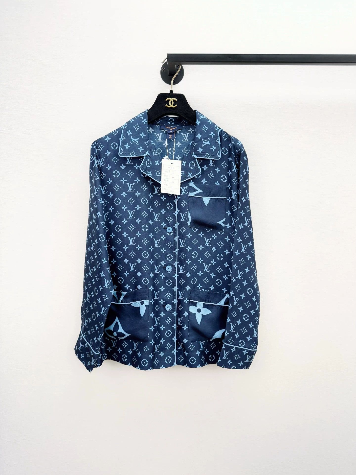 Louis Vuitton Louis Vuitton Monogram Silk Shirt - dmc Size US S / EU 44-46 / 1 - 1 Thumbnail