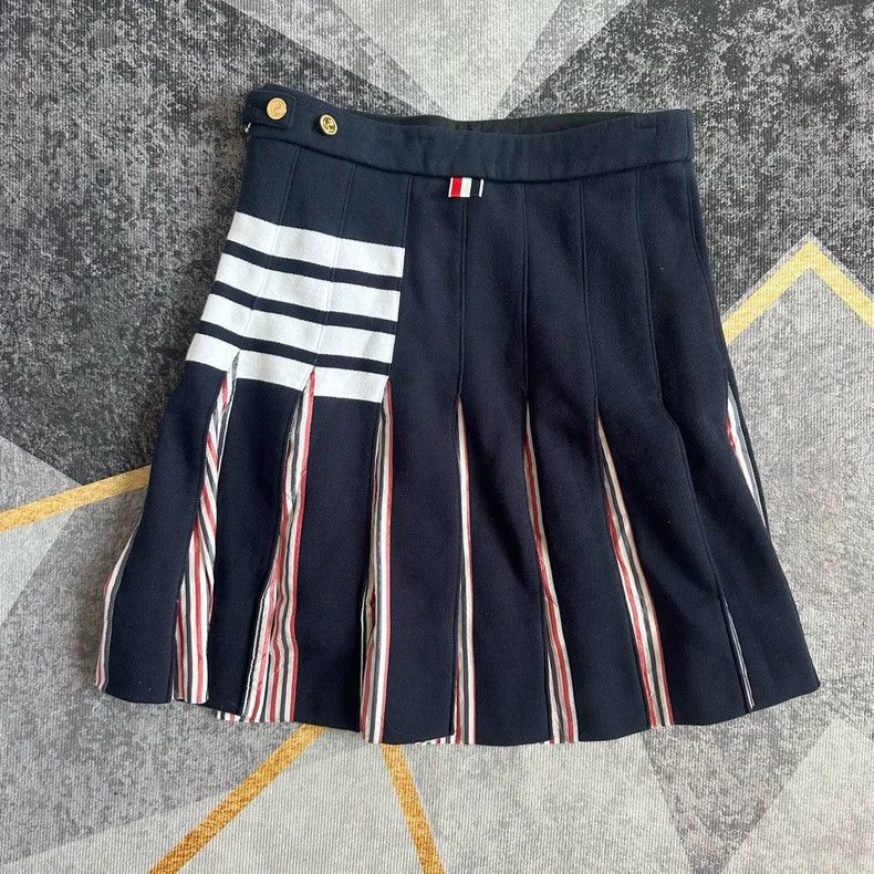Thom Browne Thom Browne Four stripe pleated skirt Size 25" / US 0 / IT 36 - 2 Thumbnail