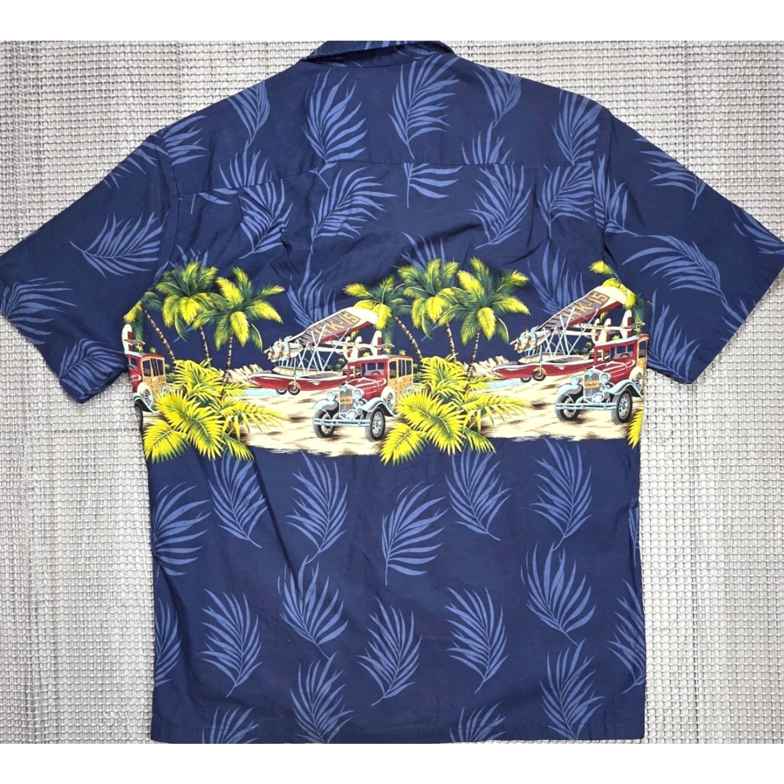Vintage Royal Hawaiian Mens L Hawaii Beach Aloho Short Sleeve Shirt Vintage Floral Button-Up Shirt Size US L / EU 52-54 / 3 - 7 Thumbnail