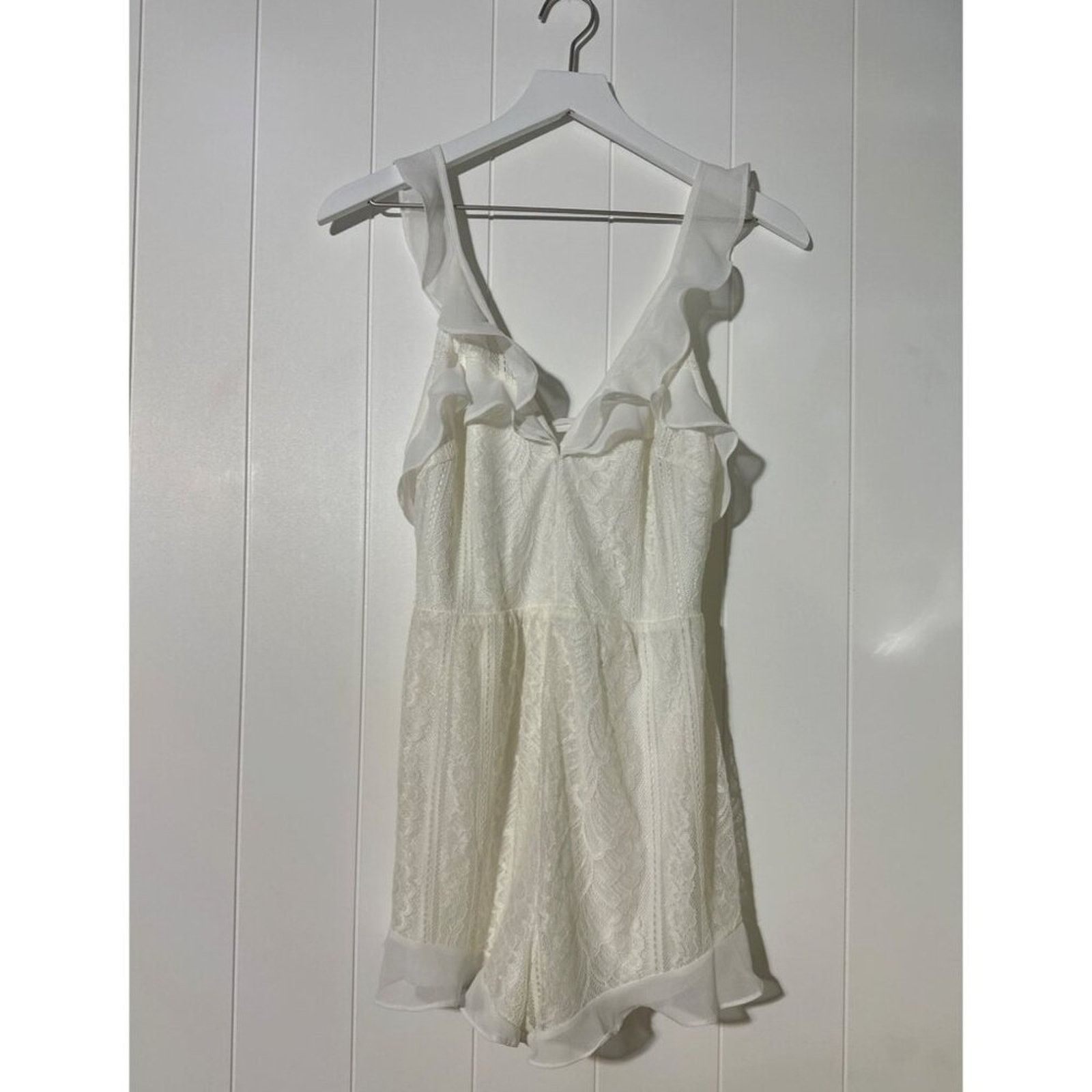 Other Vestique White Lace Romper Ruffle Sleeve Open Back Medium Size 24" / US 00 / IT 34 - 1 Thumbnail