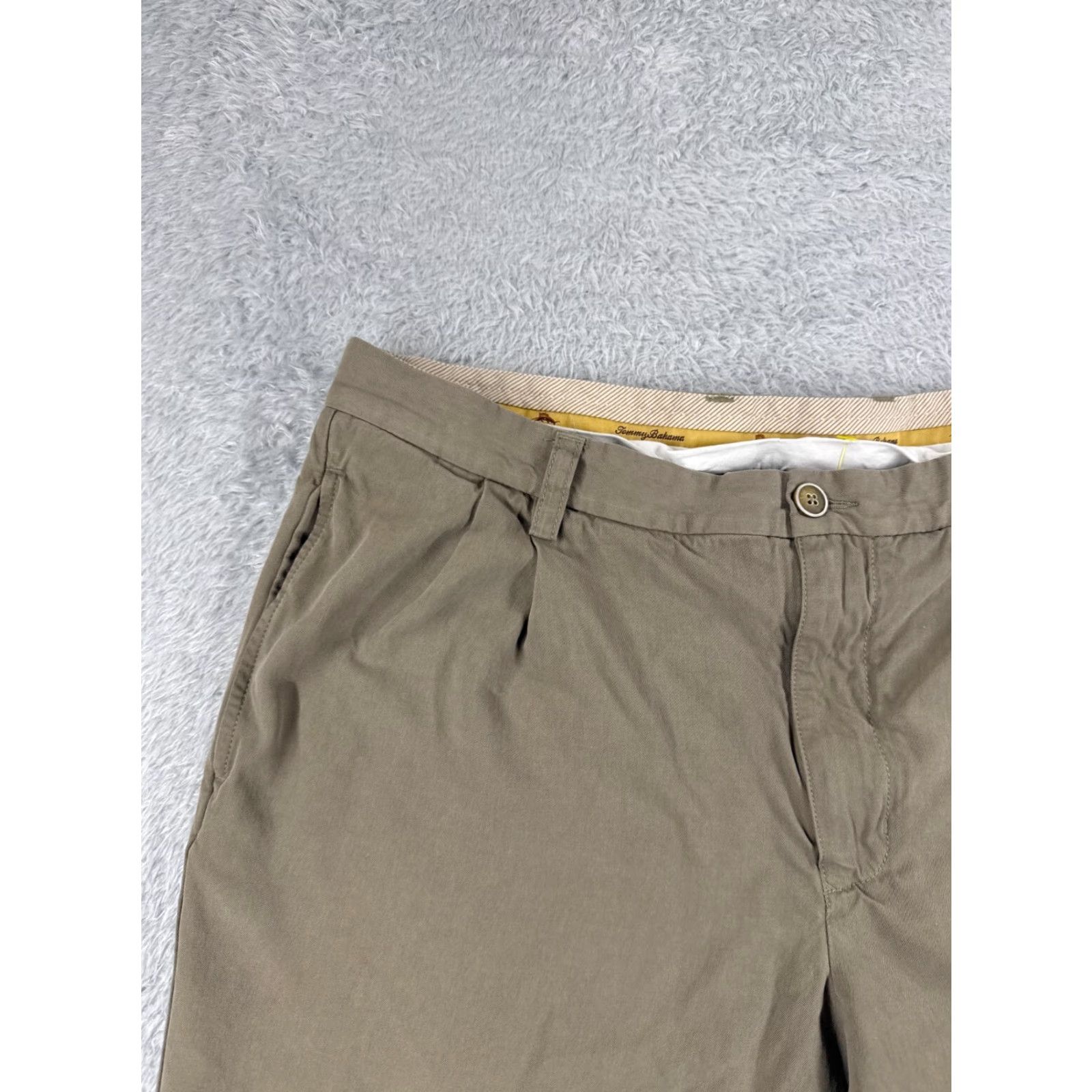 Tommy Bahama Tommy Bahama Shorts Men Bermuda 35 Beige Pleated Silk Easy Care Pocket Cargo Logo 9in Inseam Modern Size US 35 - 4 Thumbnail