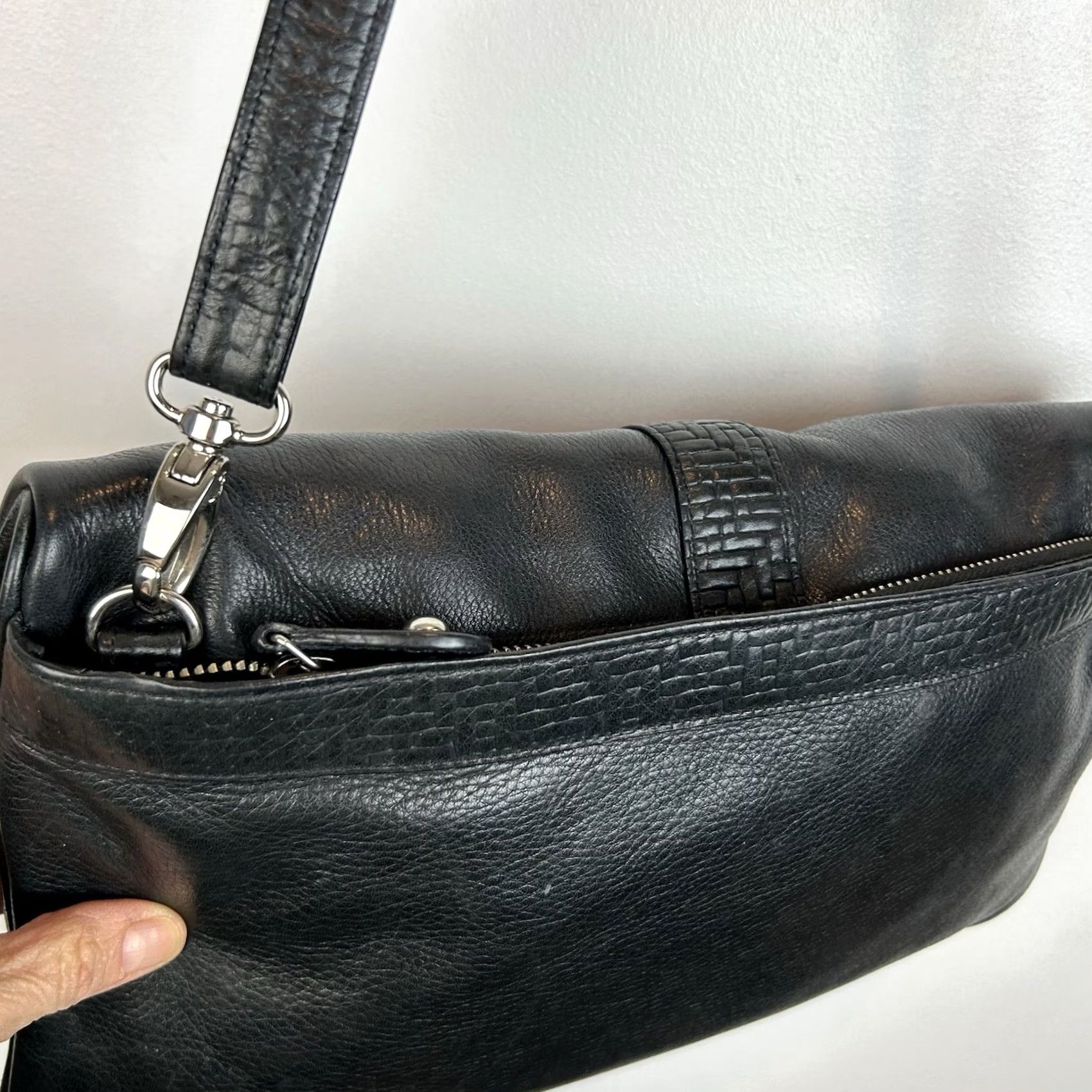 Revenge Levenger Crossbody Bag Leather Black Pebble 13W 8H 3D Women's Medium Folding Adjustable Strap Size ONE SIZE - 5 Thumbnail