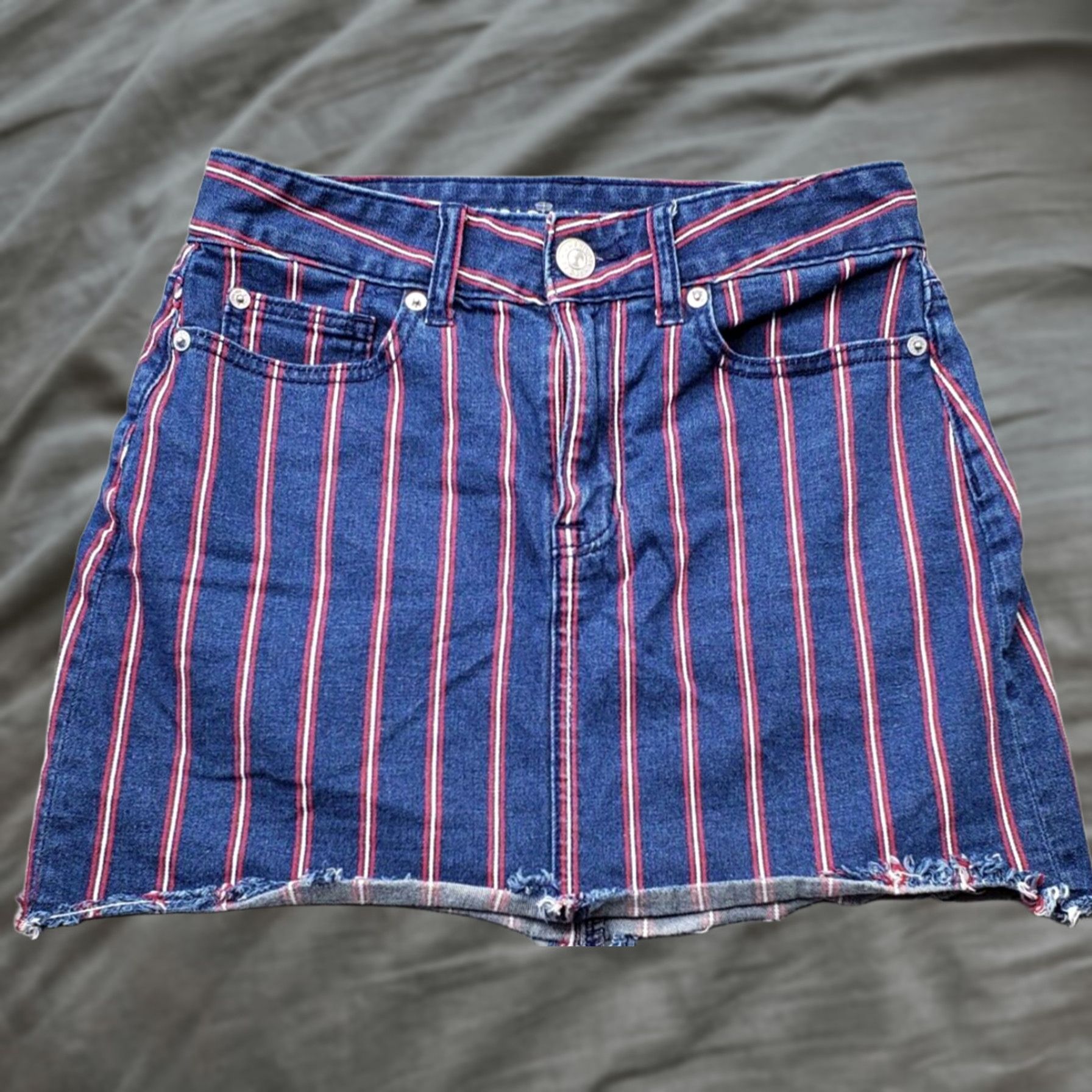 American Eagle Outfitters American Eagle Outfitters Denim Skirt Womens Size 2 Multicolor Striped Short Denim Skirt 2 Womens Size 2 Multicolor Striped Super Stretch Size 26" / US 2 / IT 38 - 1 Thumbnail