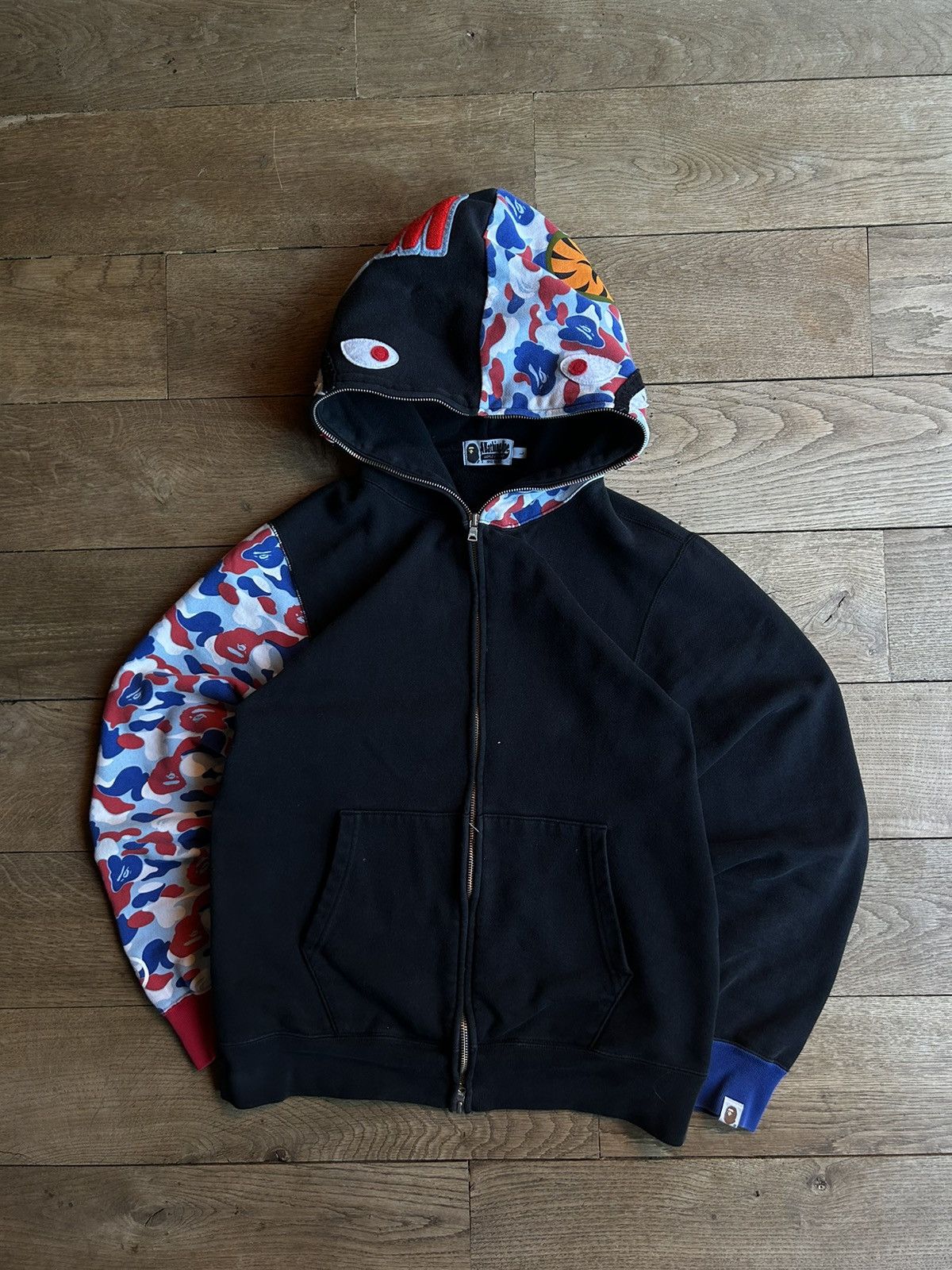 Bape BAPE Shark Camo Paris Limited Edition Full Zip Hoodie Size US L / EU 52-54 / 3 - 1 Thumbnail
