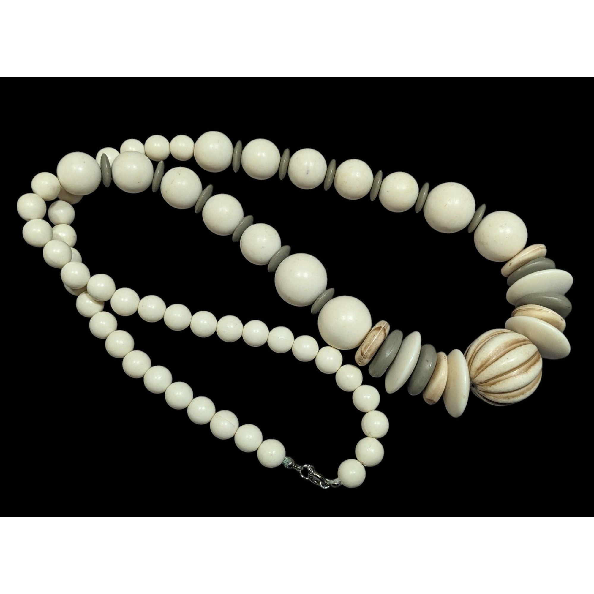 Other Vintage Cream And Grey Lucite Beaded Necklace Size ONE SIZE - 1 Thumbnail