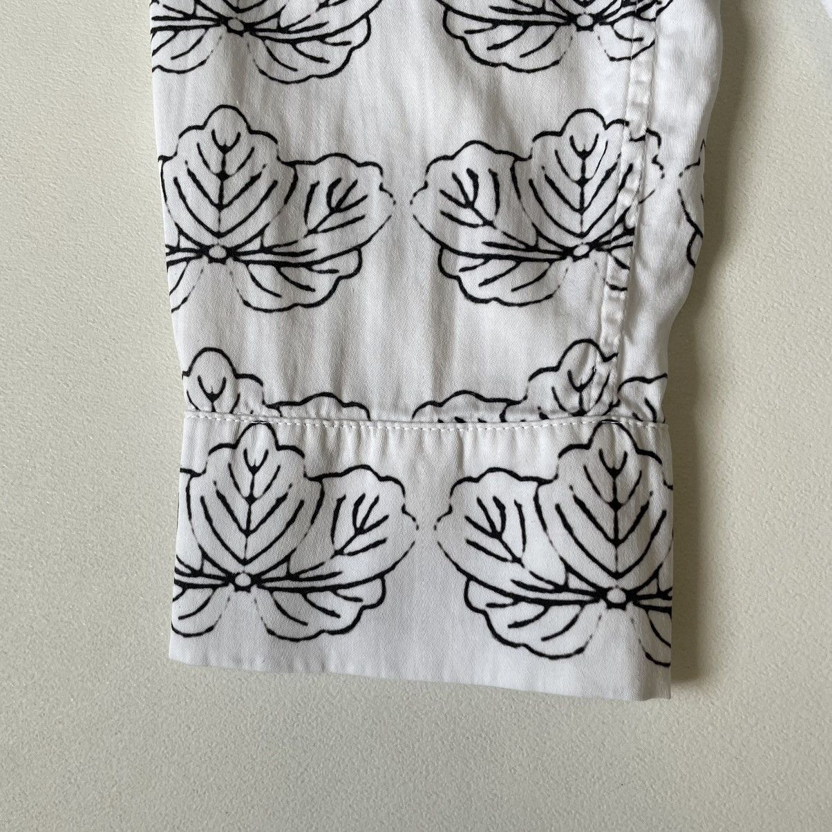 Ann Demeulemeester White Cotton Shirt With Black Flower Print Size US L / EU 52-54 / 3 - 8 Thumbnail