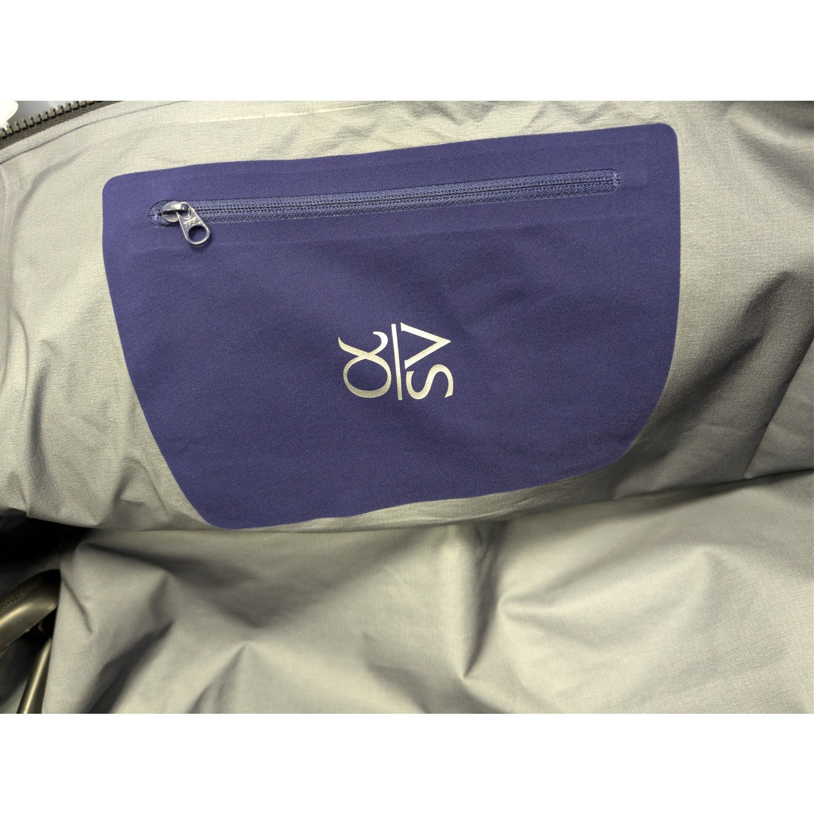 Arc'teryx o1rshd1 Alpha SV Jacket in Soulsonic / Black Size US XL / EU 56 / 4 - 19 Thumbnail