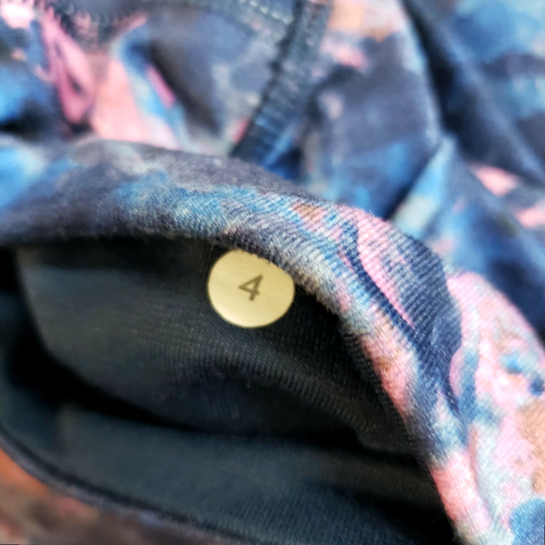 Lululemon Lululemon Womens Cropped Leggings Sz 4 Pink Blue Regular Inseam 22in Size 27" / US 4 / IT 40 - 5 Thumbnail