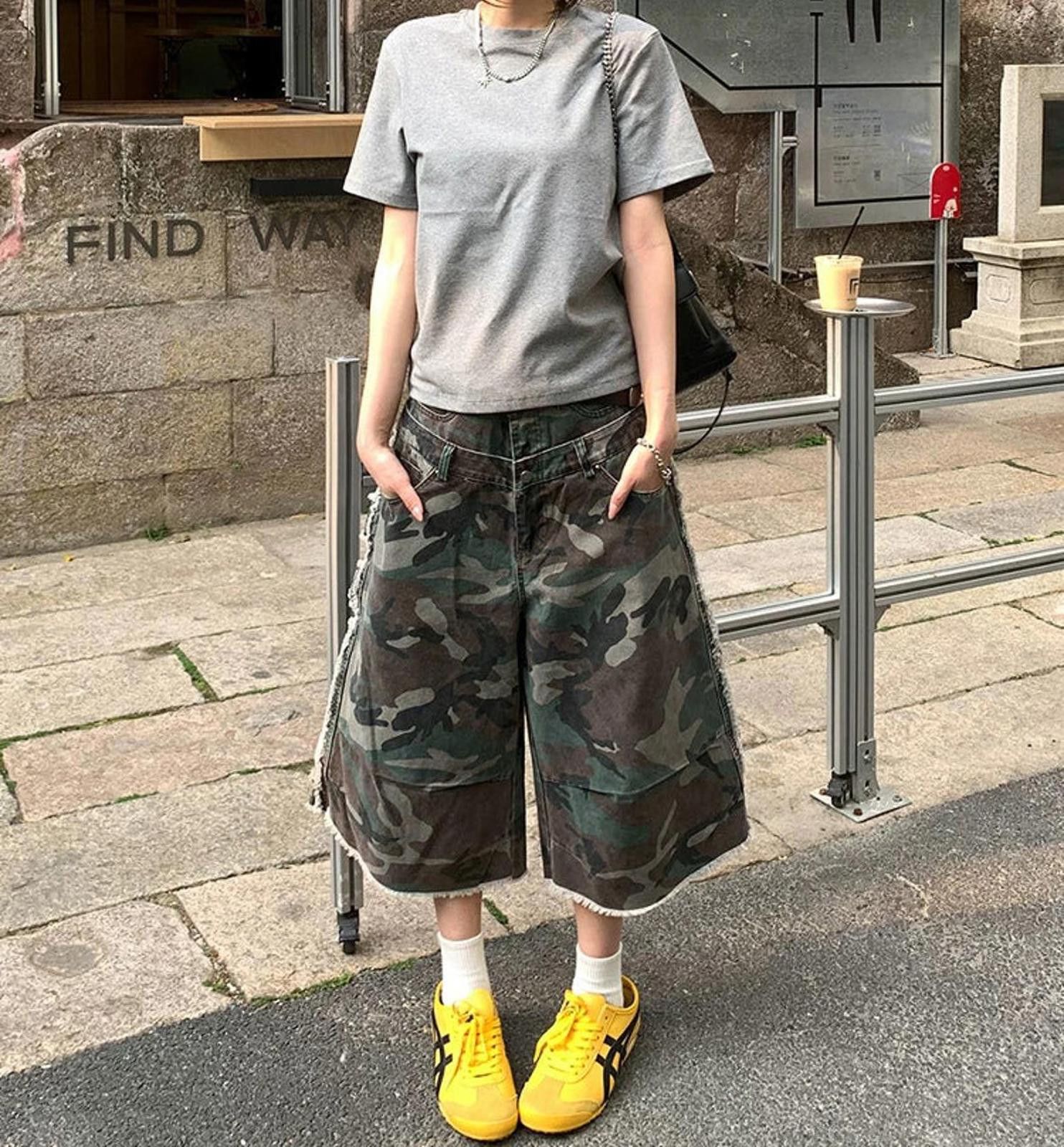 Other Camo Denim Fake Two-Piece Destroyed Cargo Jorts Size US 32 / EU 48 - 3 Thumbnail