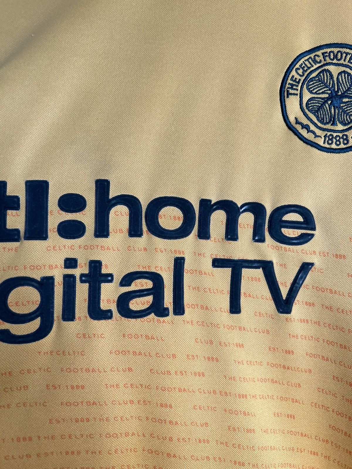 Umbro × Vintage Celtic 2002/03 away Umbro soccer jersey Size US XL / EU 56 / 4 - 5 Thumbnail