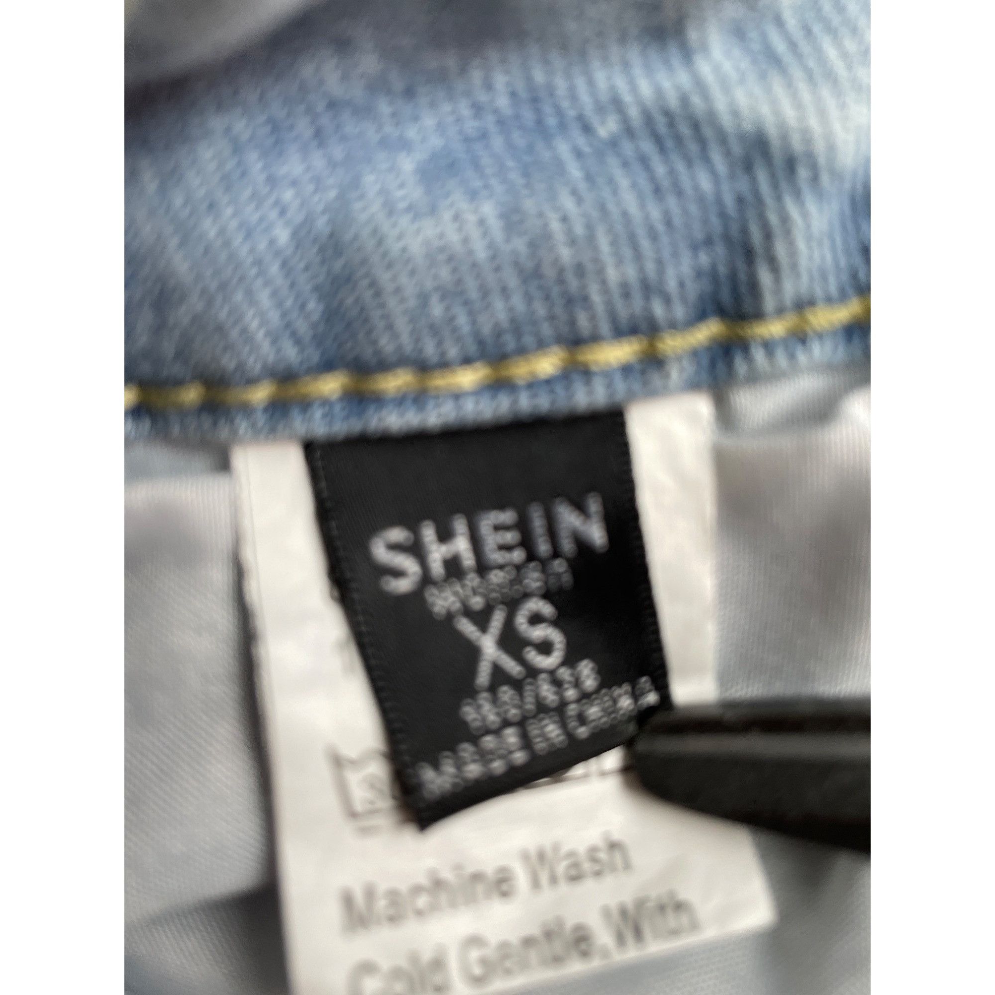 Shein Shein Women's Blue Ripped Butterflies Cropped Jeans Size XS Size 26" / US 2 / IT 38 - 3 Thumbnail