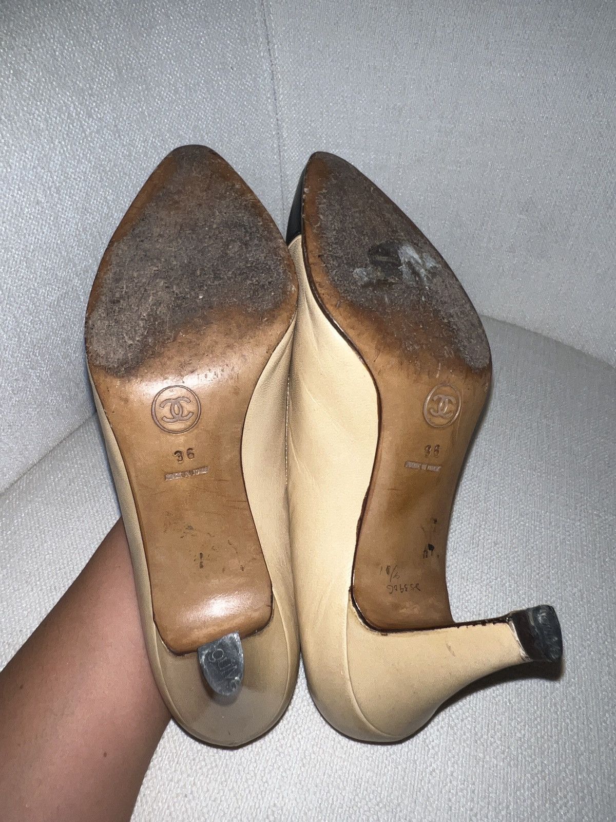 Chanel Classic Chanel Beige and Black Heels Size US 5 / IT 35 - 12 Thumbnail
