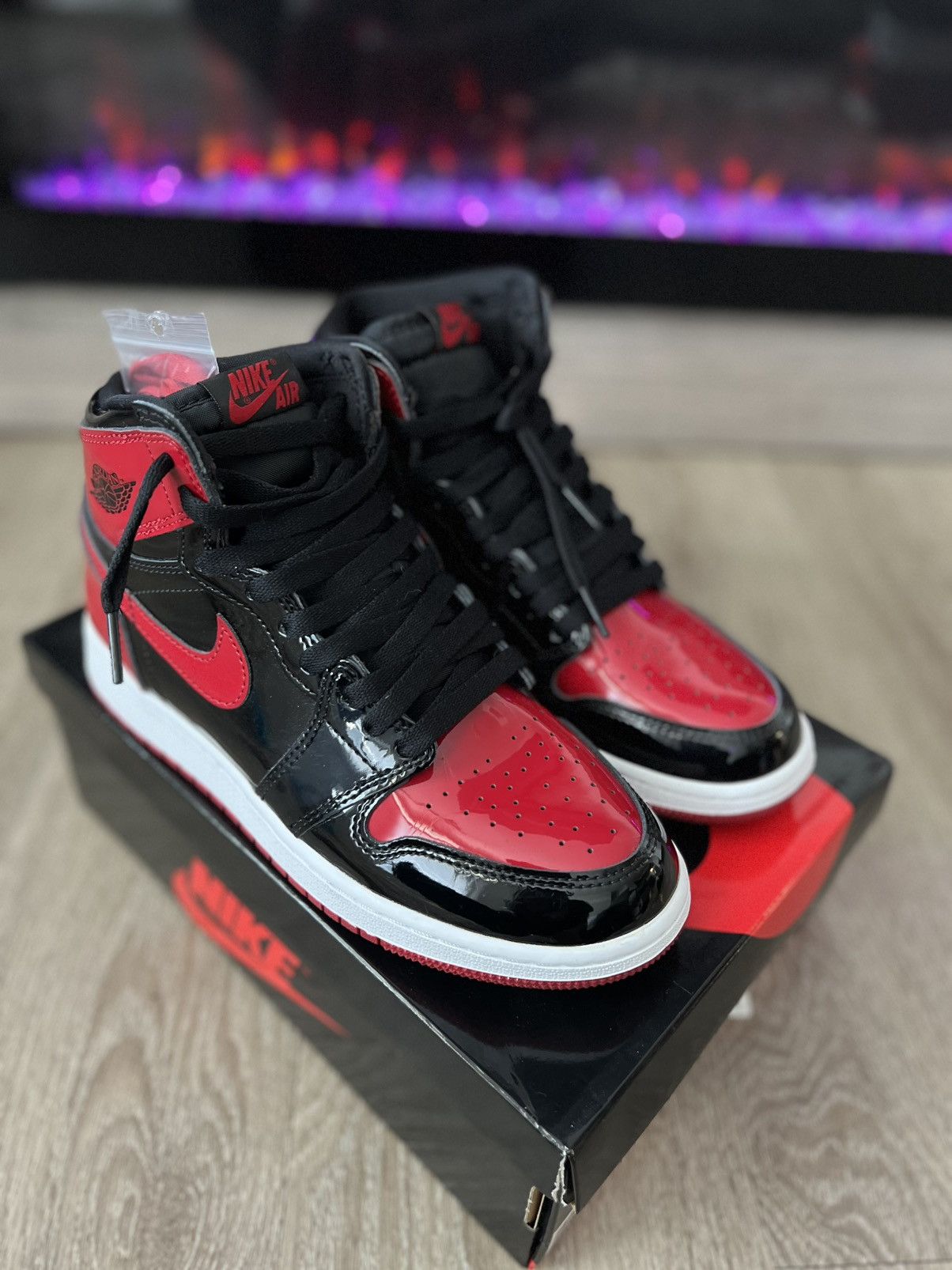 Jordan Brand Air Jordan 1 GS “Patent Bred” Size US 6.5 / EU 39-40 - 4 Thumbnail