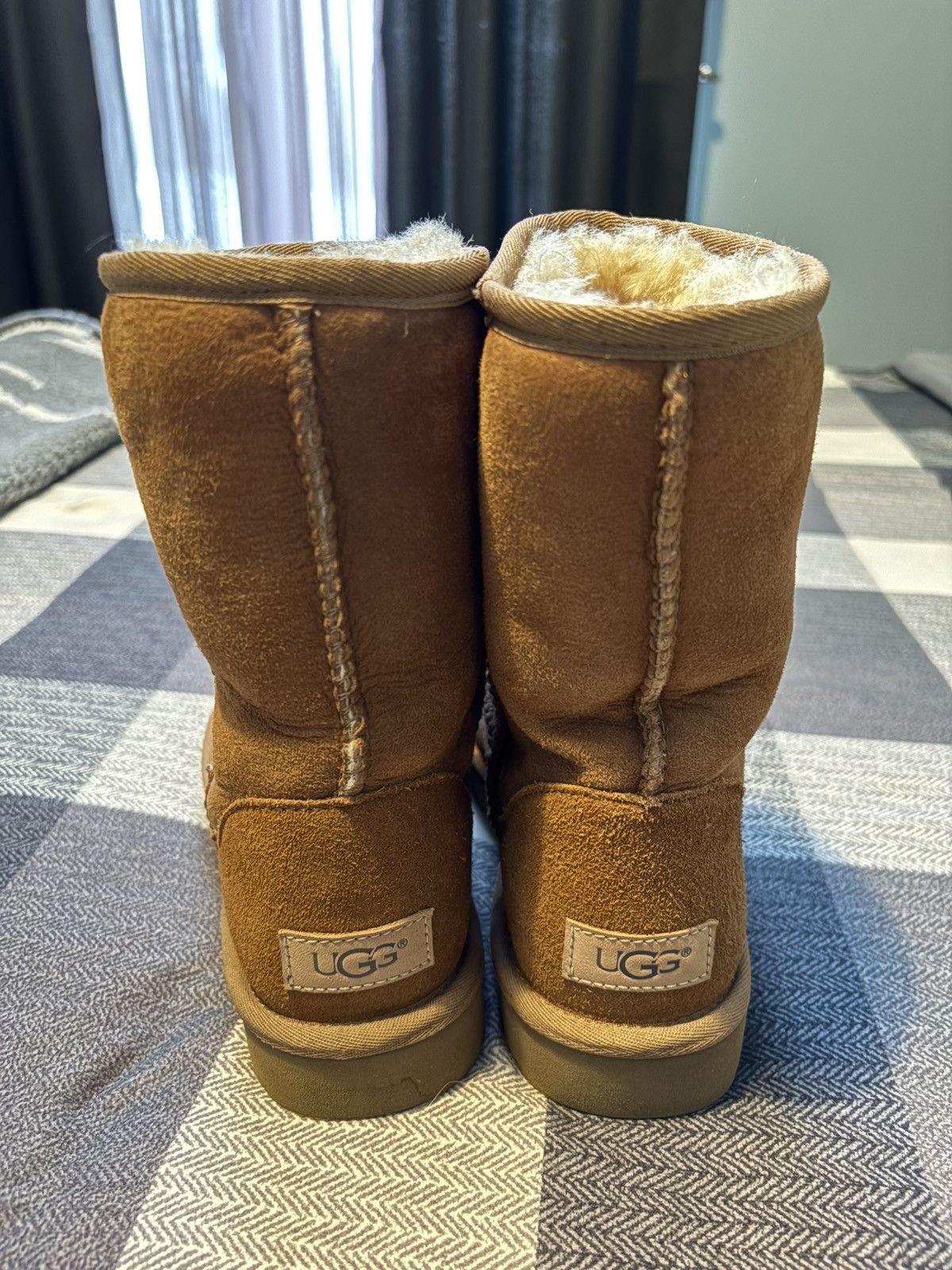 Ugg Womens Classic Short Size US 7 / IT 37 - 2 Thumbnail