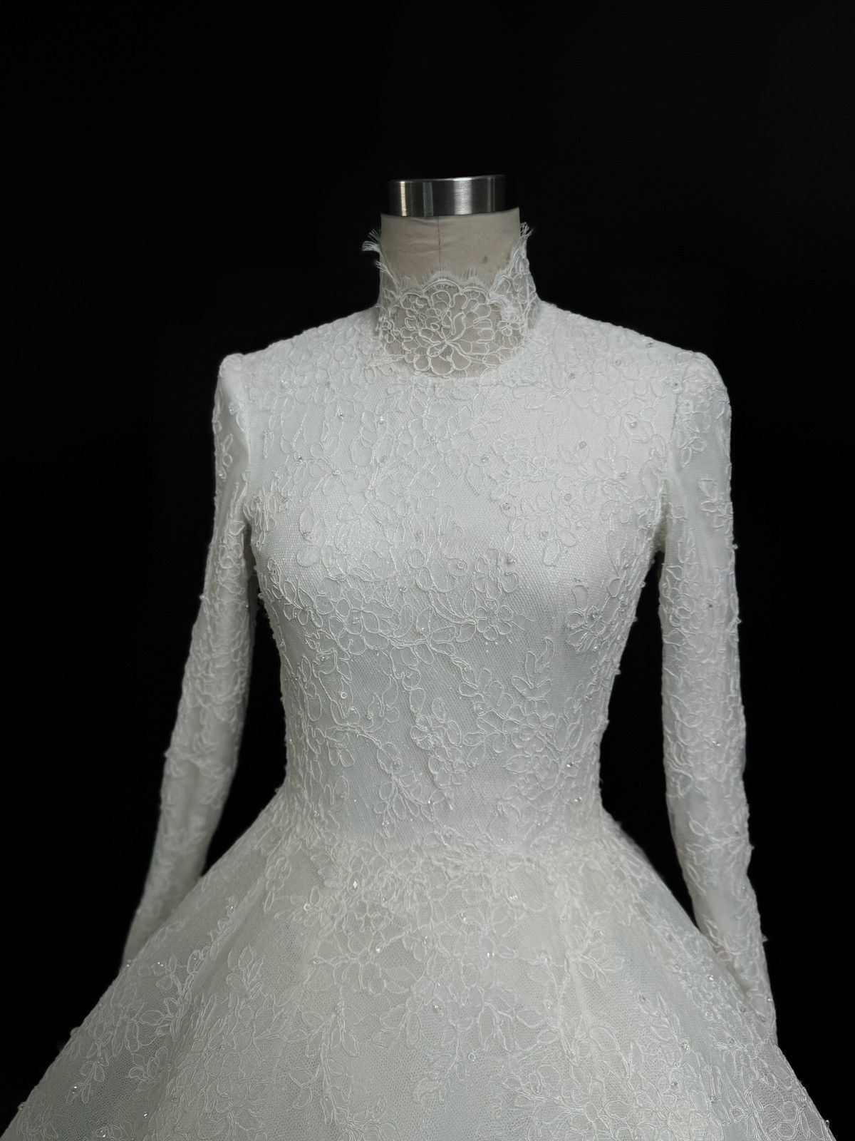 Other Preloved US 2 Anna Augusta Embroidered Lace Wedding Gown Size XS / US 0-2 / IT 36-38 - 3 Thumbnail